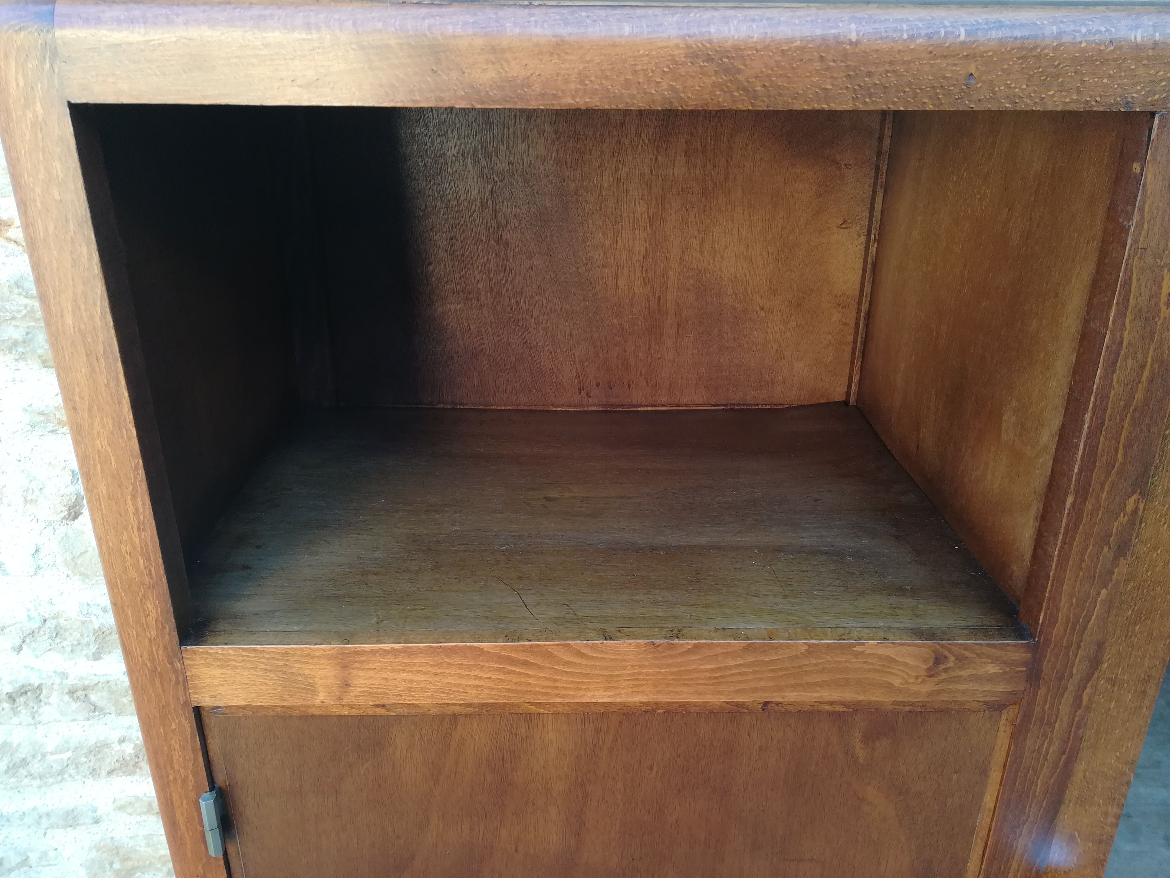 Buffet showcase of the 1940s