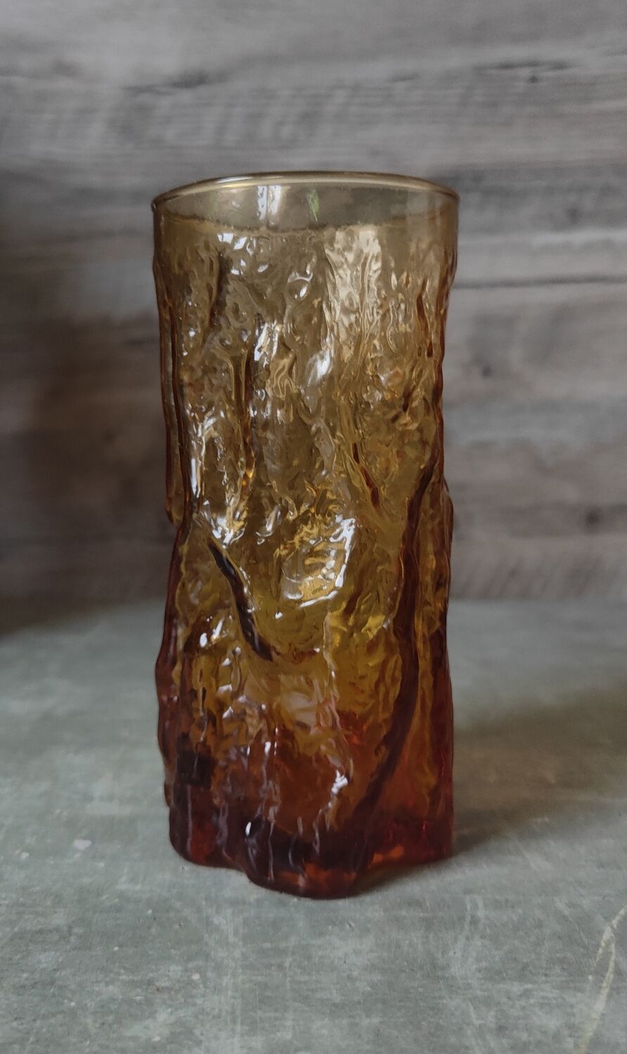 Pitcher and its glasses in amber glass