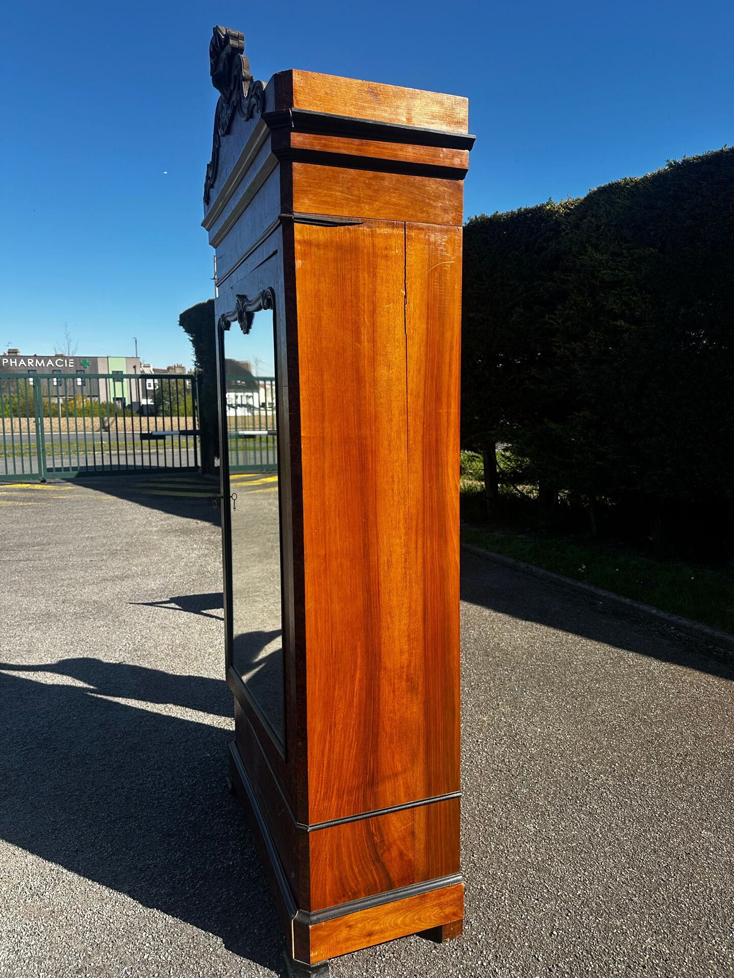 Armoire à glace Napoléon III en placage de loupe