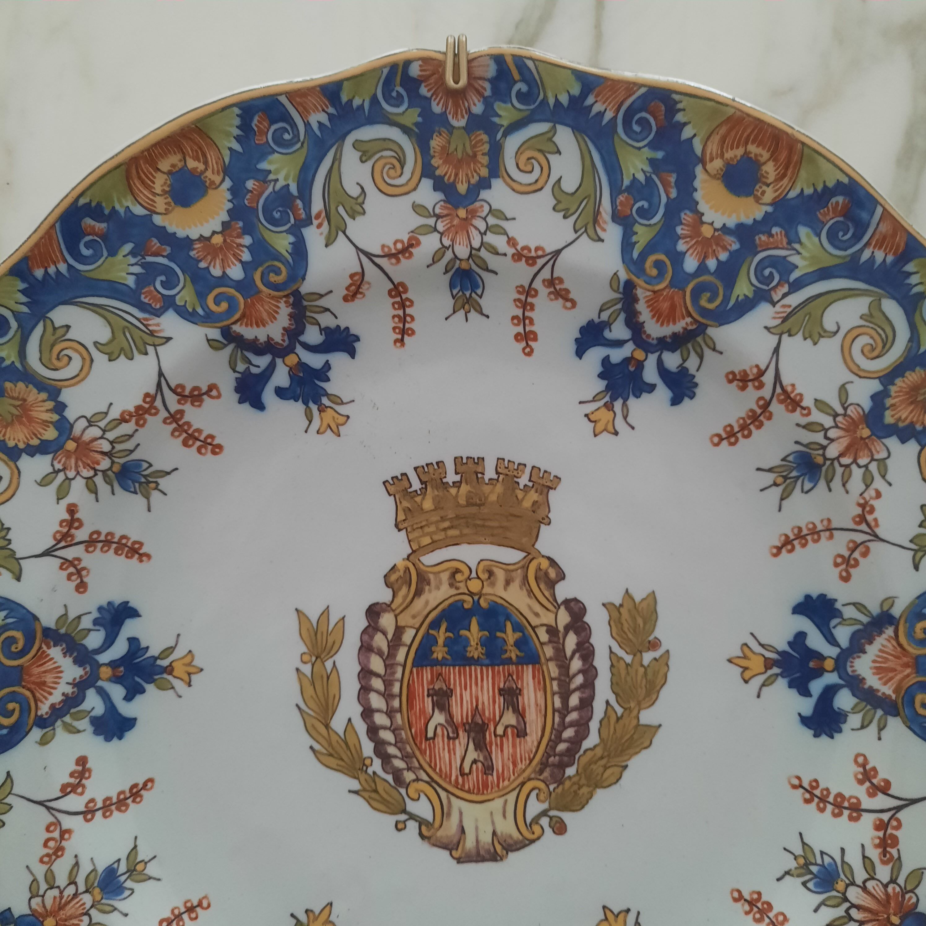 Decorative plate signed ff with coat of arms city of tours