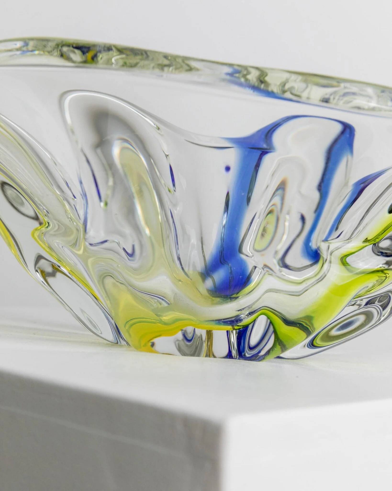 Vintage Murano glass bowl - organic oval shape, transparent glass with blue and yellow - 1970s Italian design - elegant table decoration, gift idea.