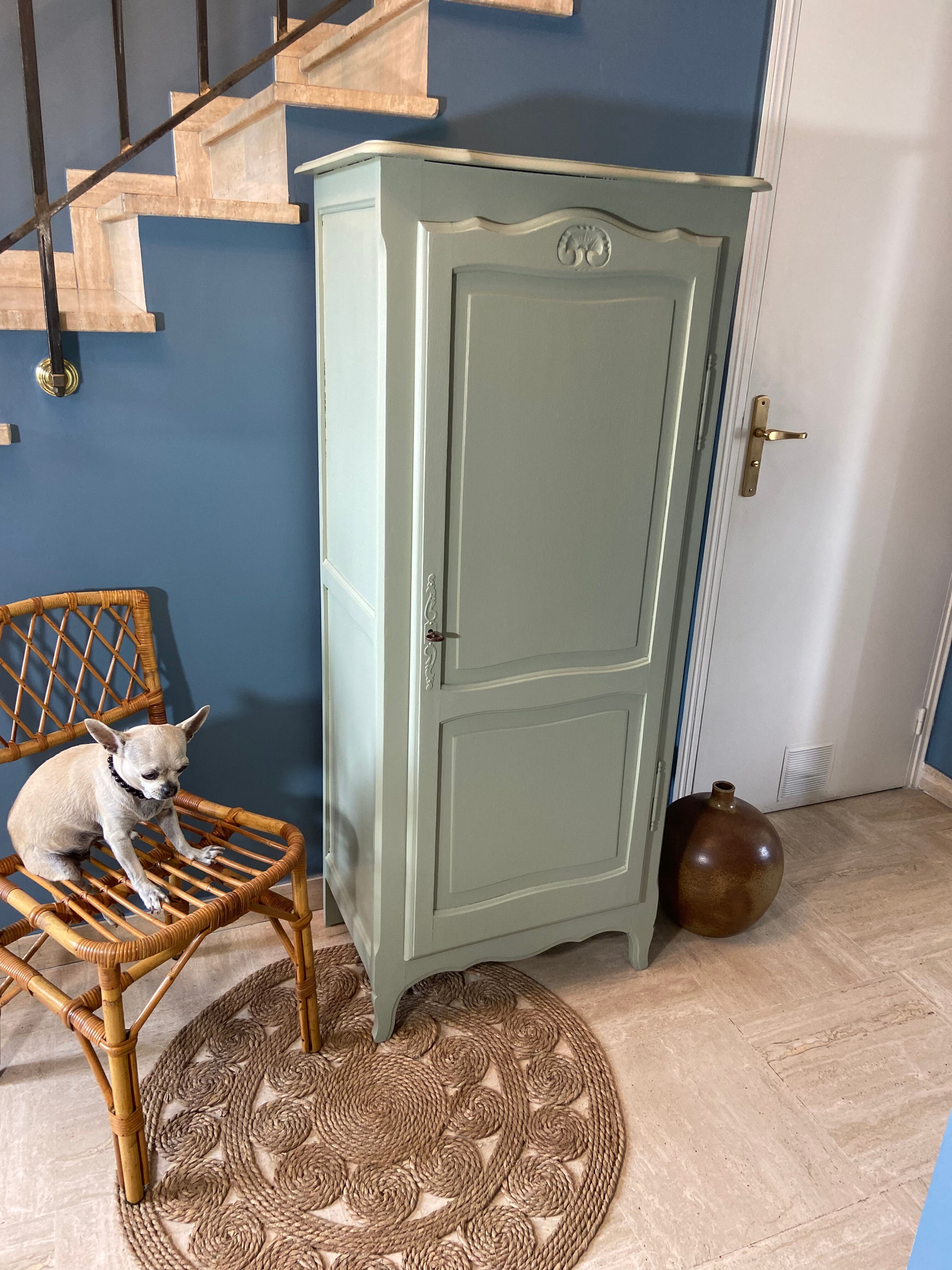 Wardrobe vintage bonnetière soft green 1970