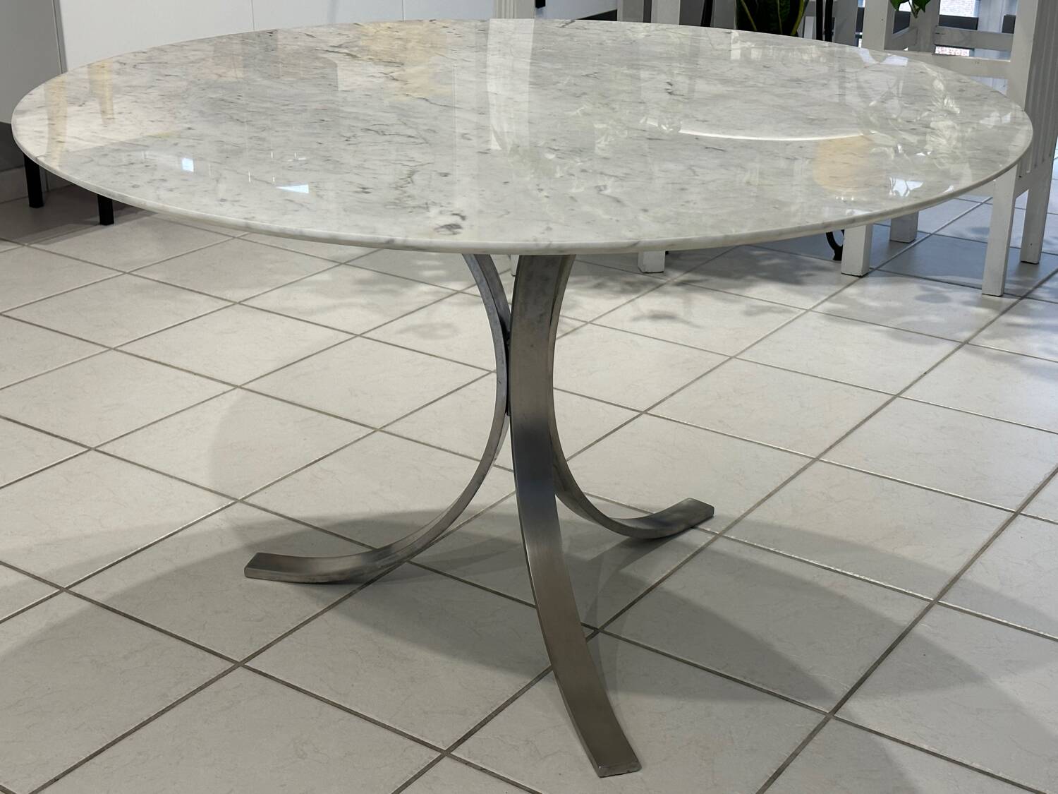 Vintage 1970s white Carrara marble dining table