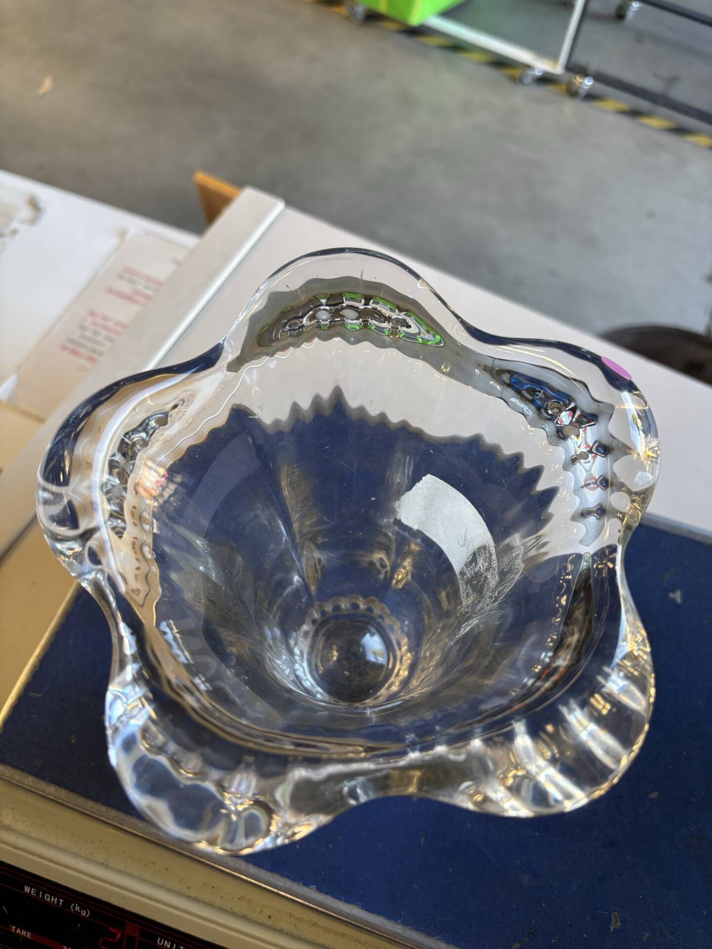 Tulip vase in Daum crystal from the 1960s.