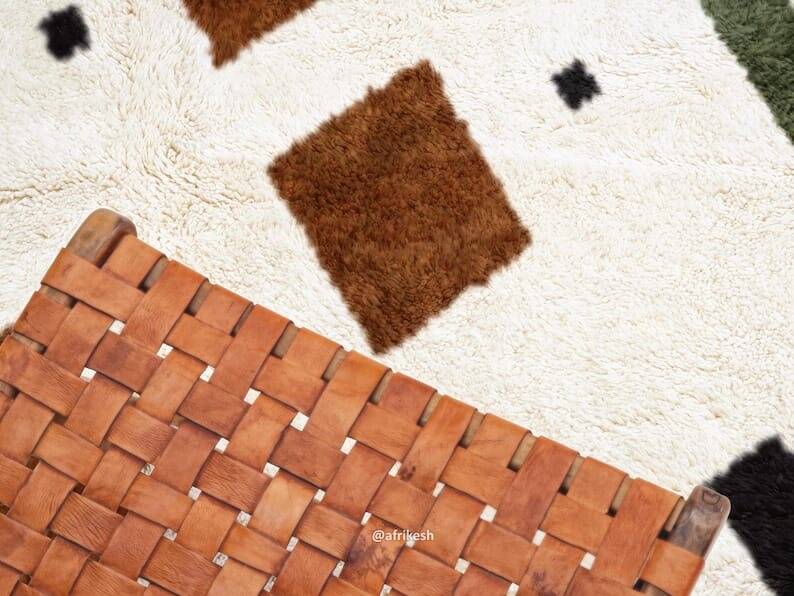 Handmade pure wool rug, traditional size 200 x 300 cm.