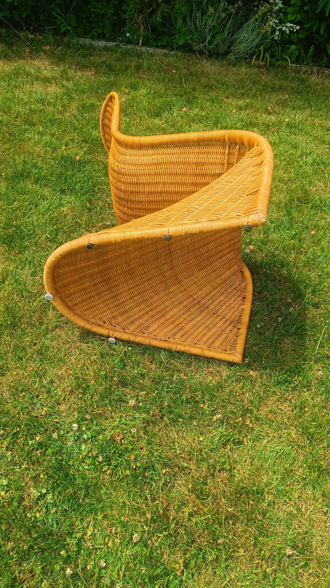 chaise en rotin style Verner Panton