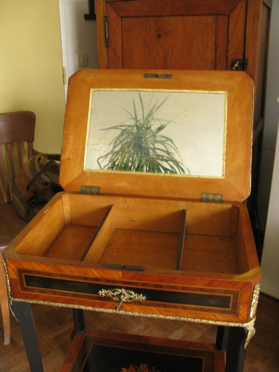 Meuble travailleuse en marqueterie