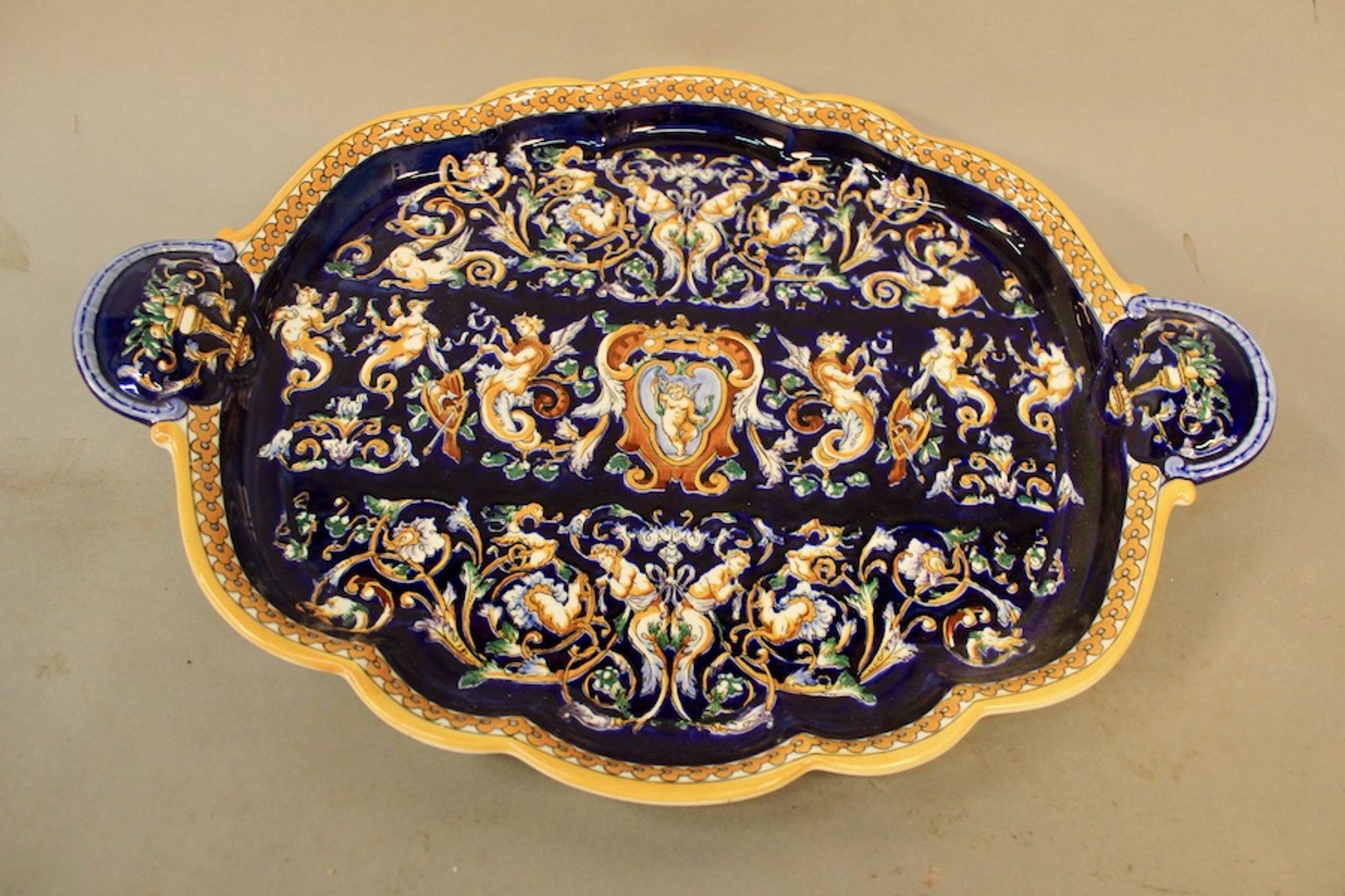 Dish of Gien of chamfered shape