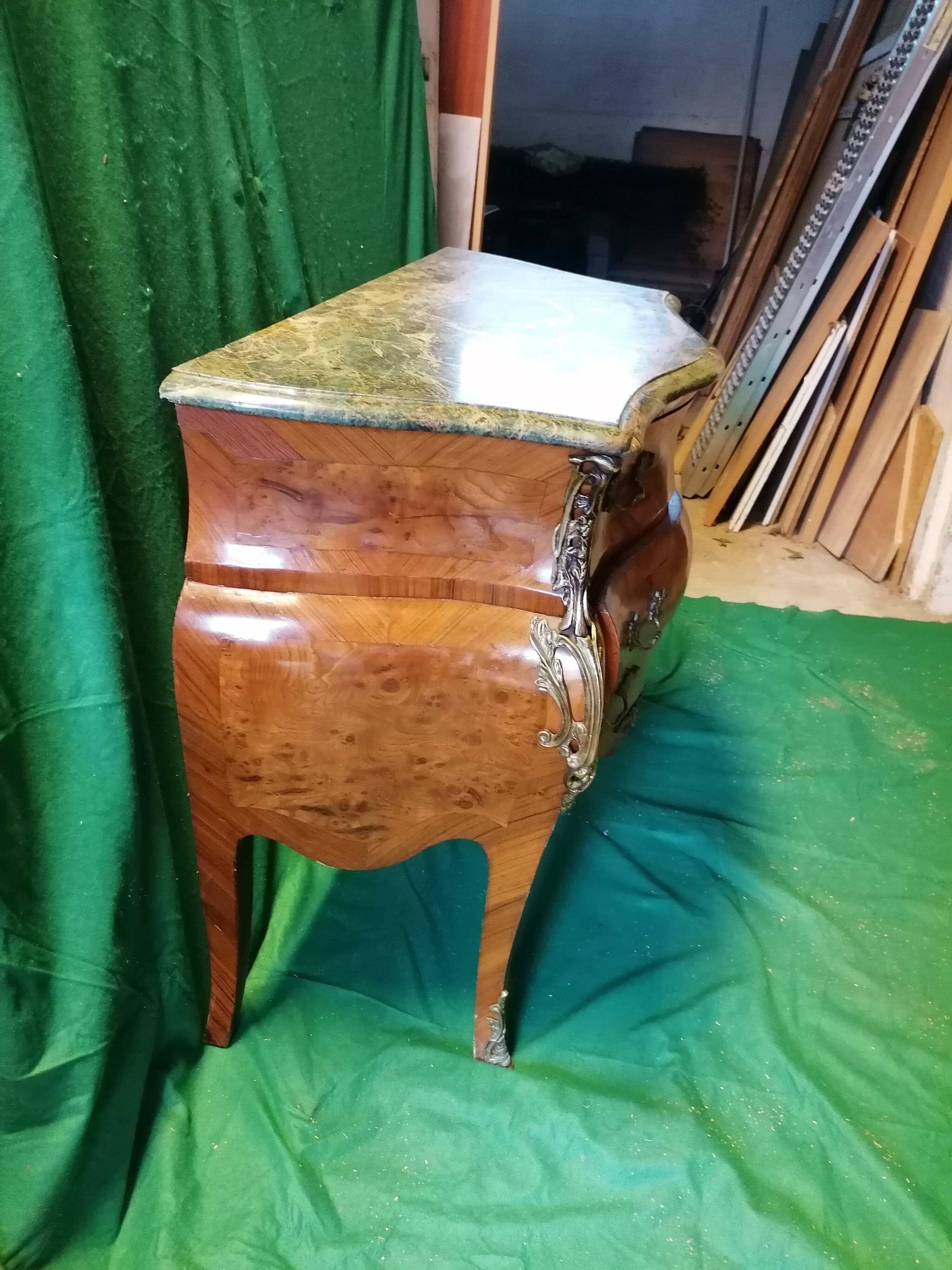 Small tomb chest of drawers, Louis XV Regency style - Elm burl and green marble.