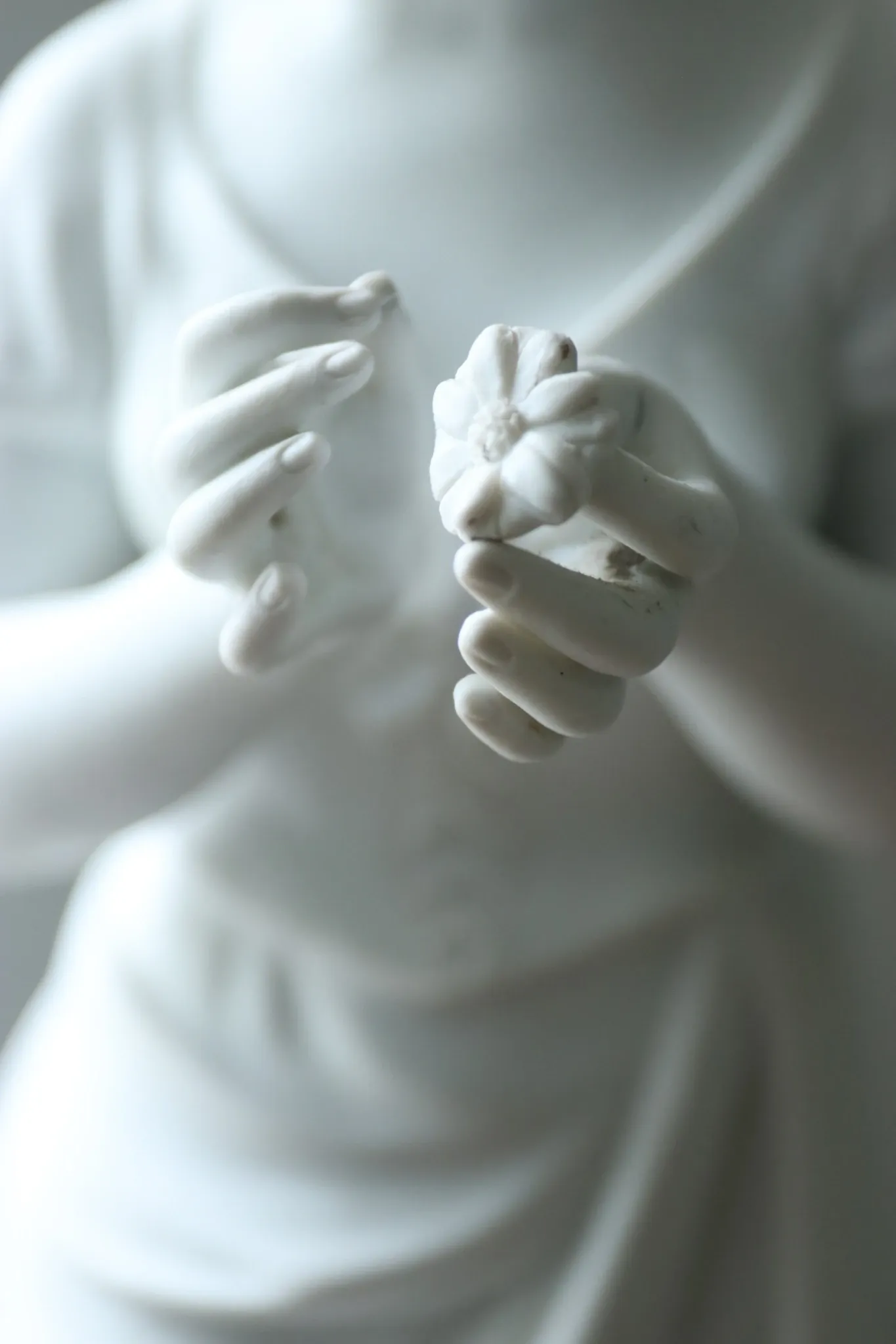 Nicolas Lecorney – Girl picking a daisy, biscuit porcelain, late 19th c.