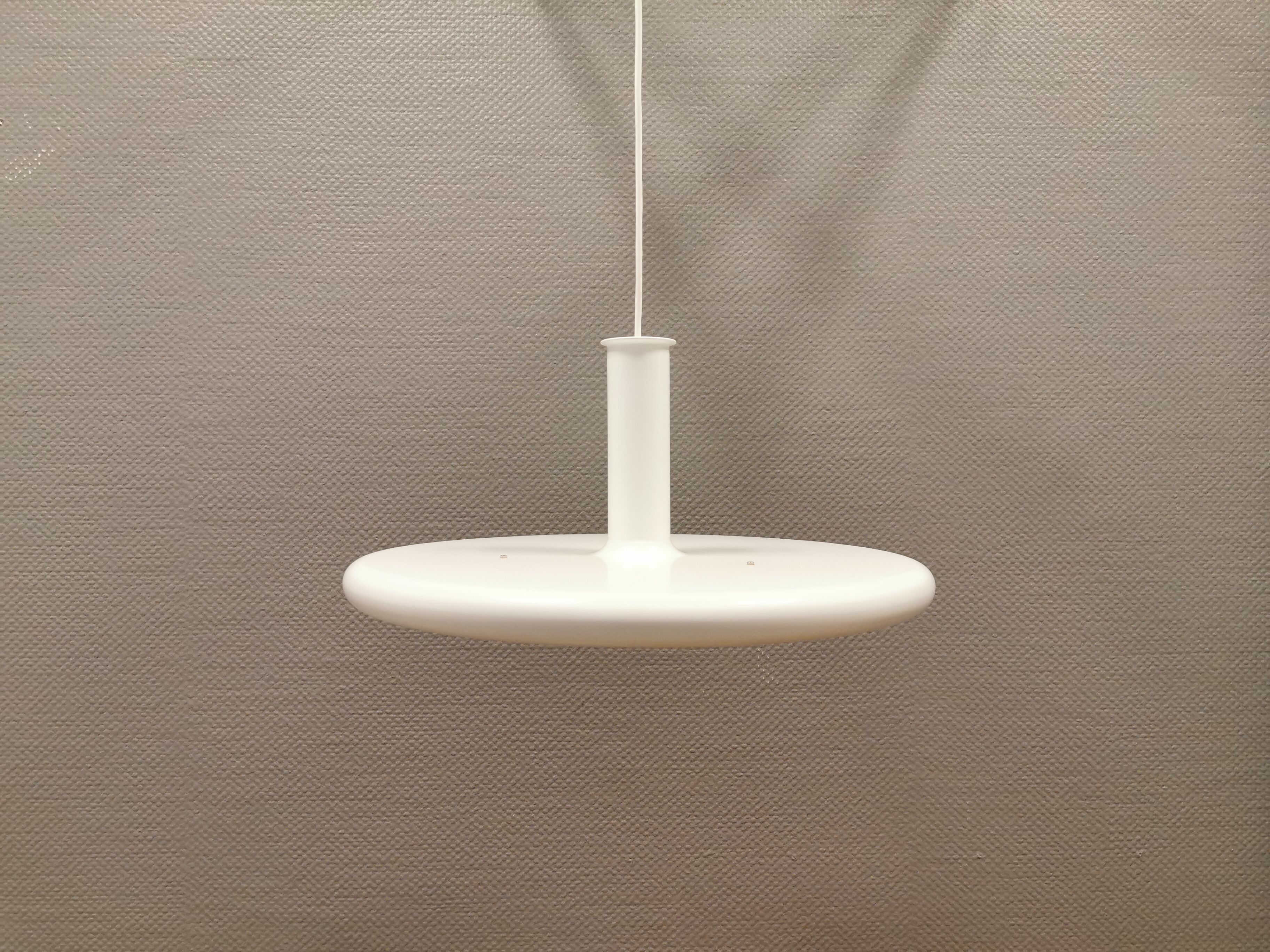 Suspension de style OVNI appelée Optima 6, conçue par l’architecte danois Hans Due en 1975