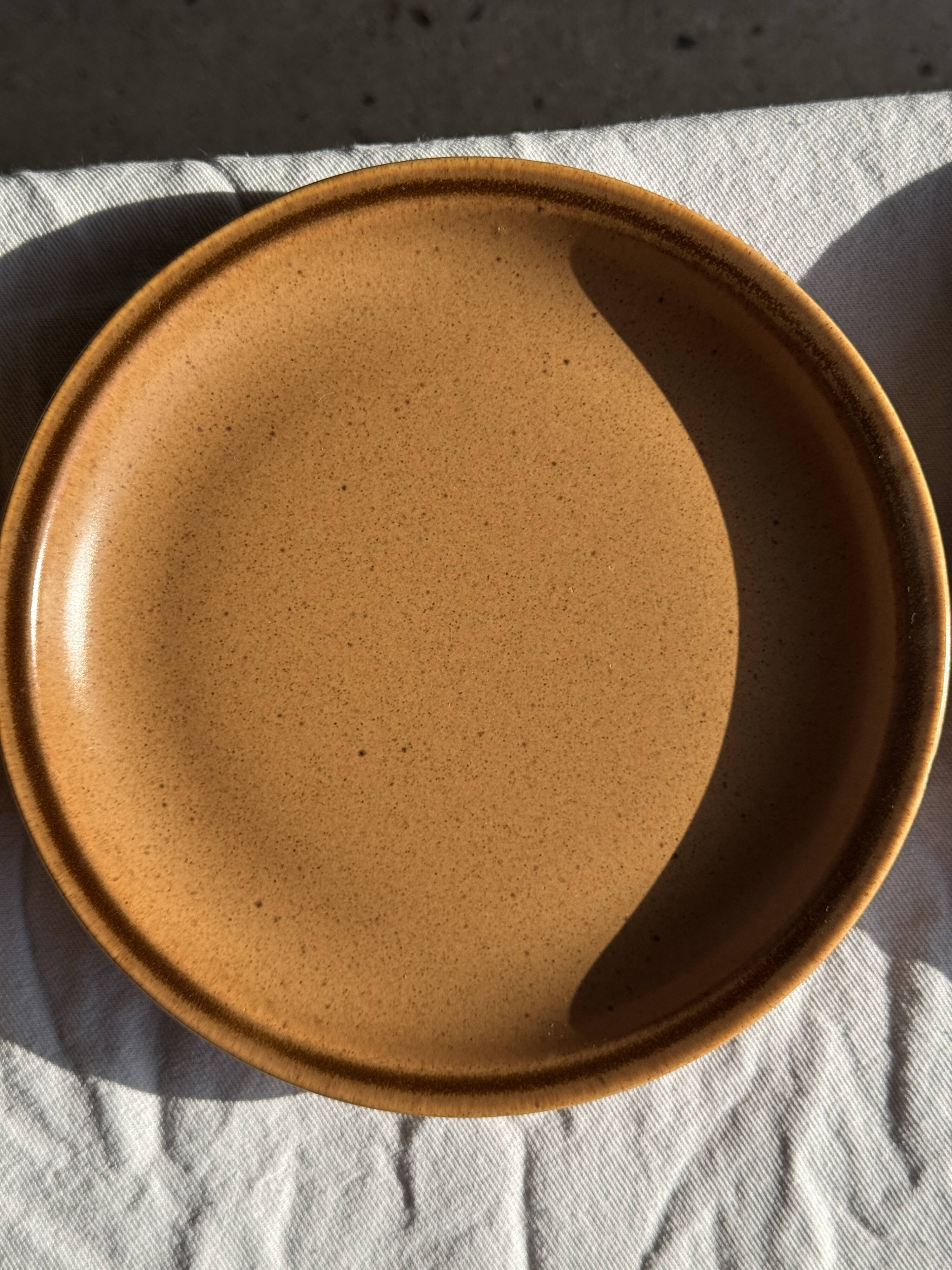 Set of 11 small dessert plates in brown-striped stoneware from Sarreguemines.