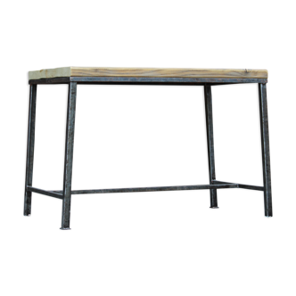Small table in wood and metal