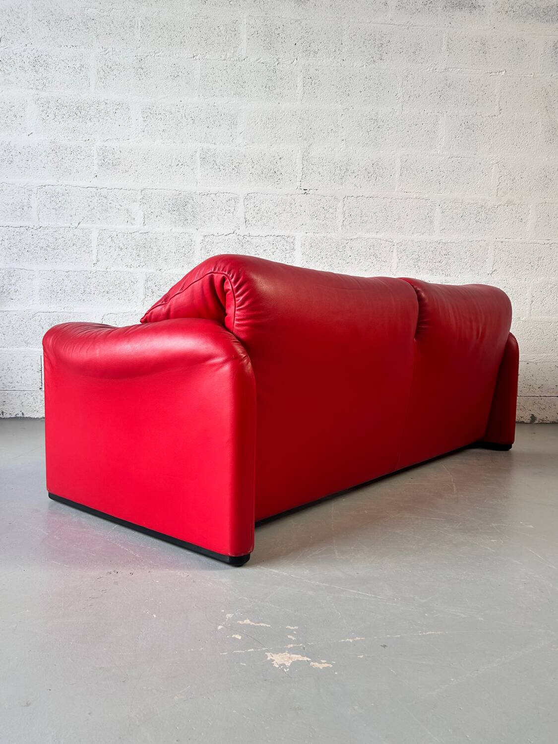 Cassina Maralunga 2-seater leather sofa