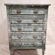 Petite commode semainier patiné