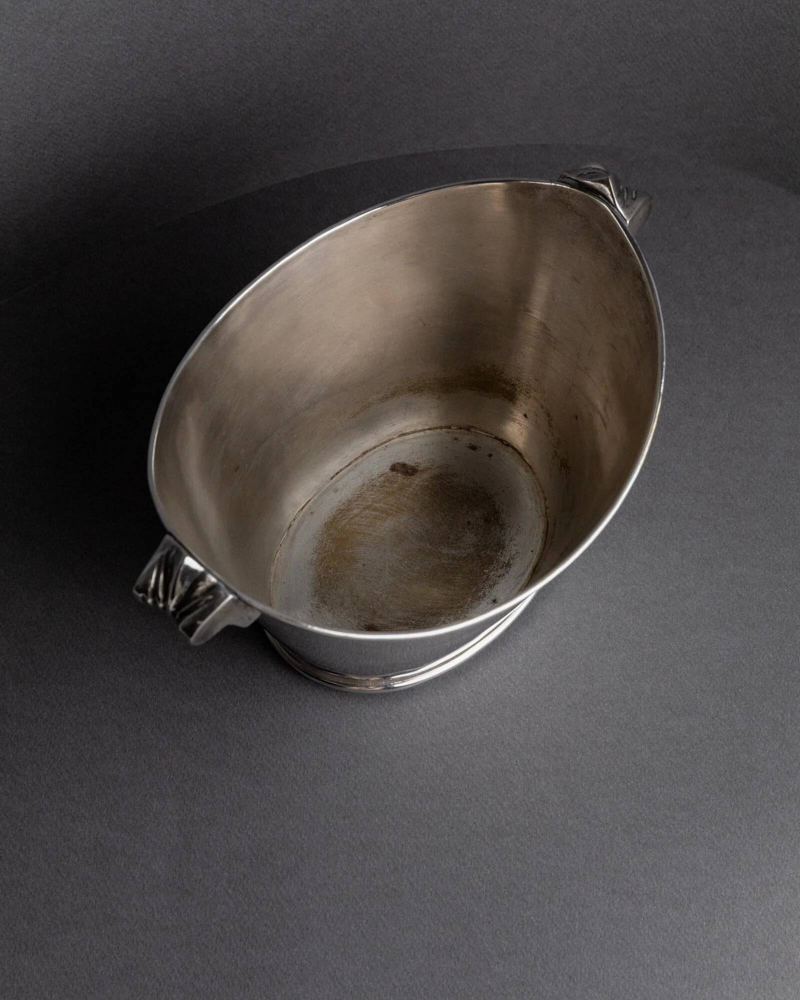 Seau à champagne vintage des années 1940 en métal argenté, forme classique pour vin ou boissons, décoration de bar rétro, style intemporel, idée cadeau élégante