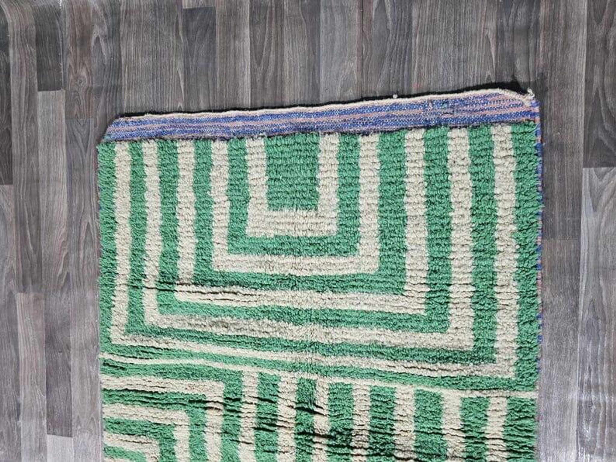 Handmade natural wool rug, size 140 x 260 cm.