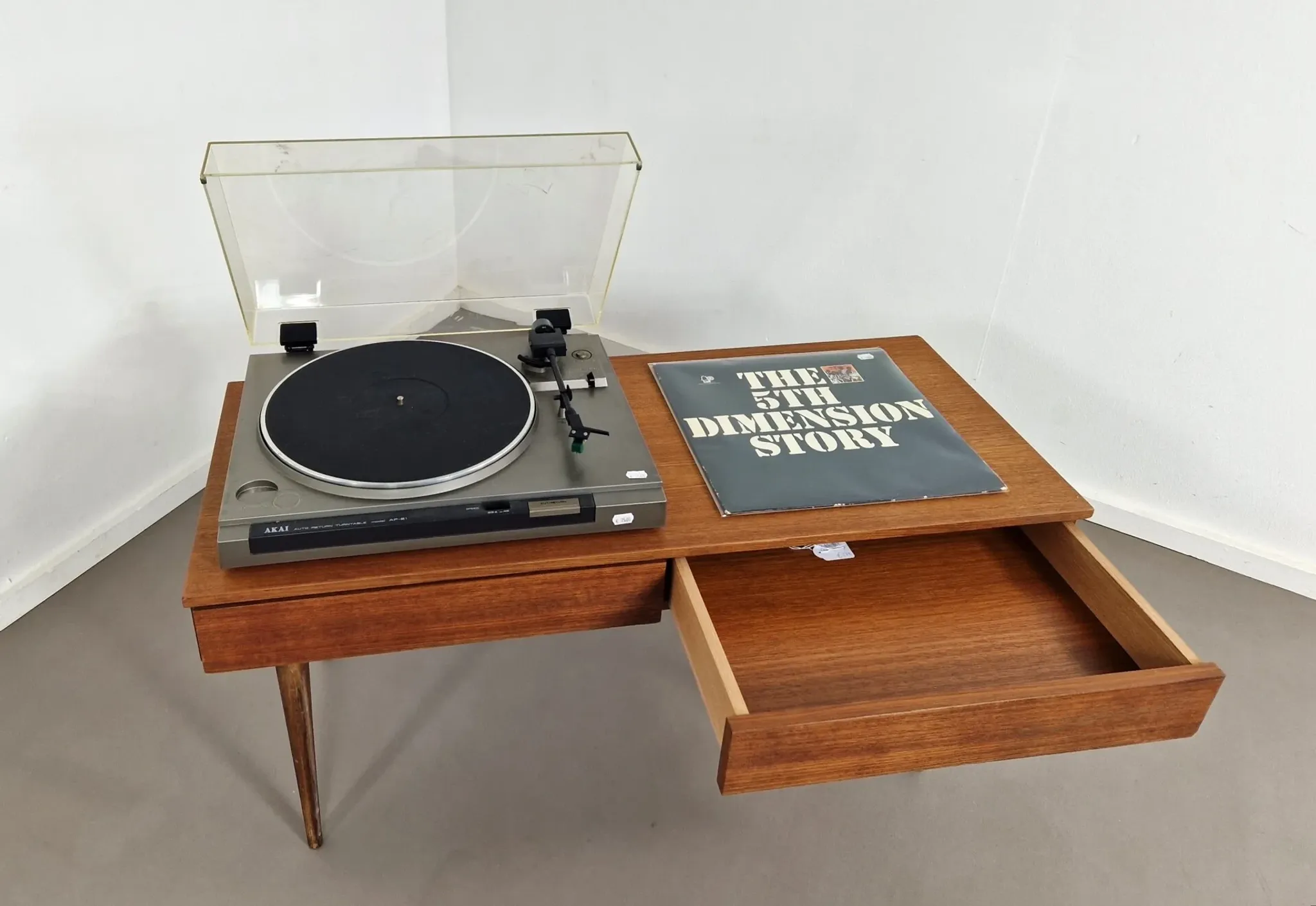 Scandinavian style teak side table | 1960s