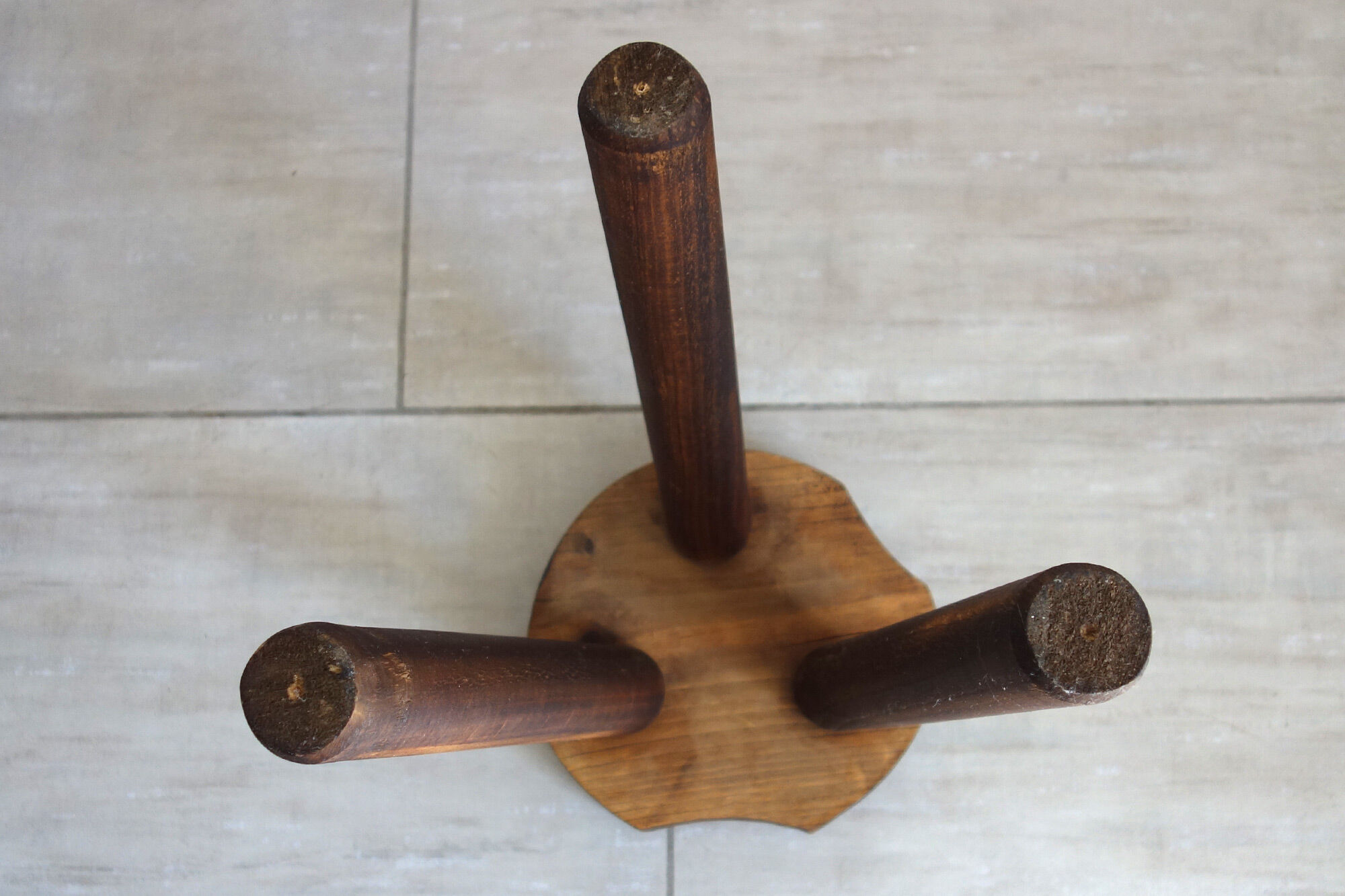 Tabouret tripode art populaire vintage
