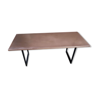 Table basse avec plateau en cuivre