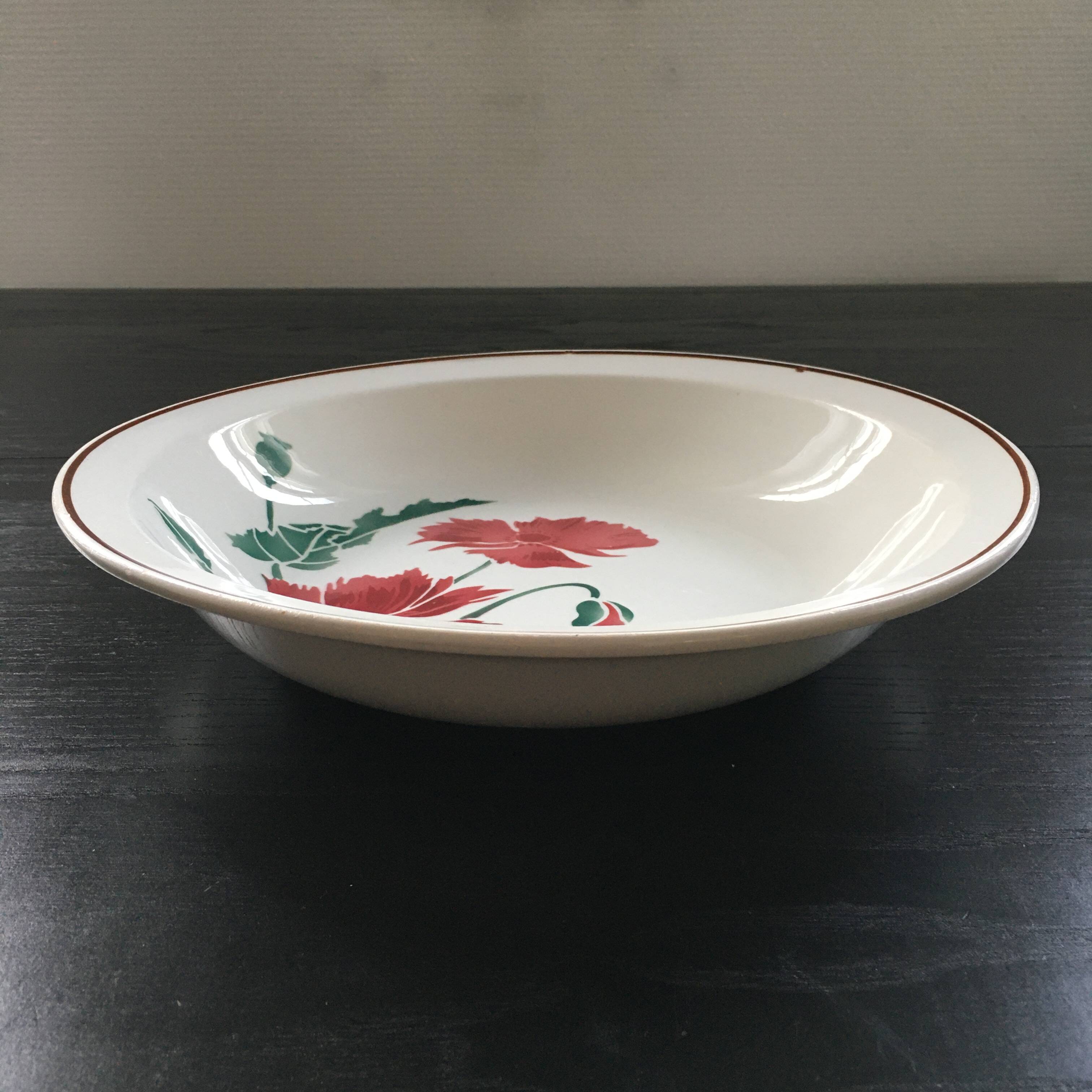 Large hollow dish with poppy decoration