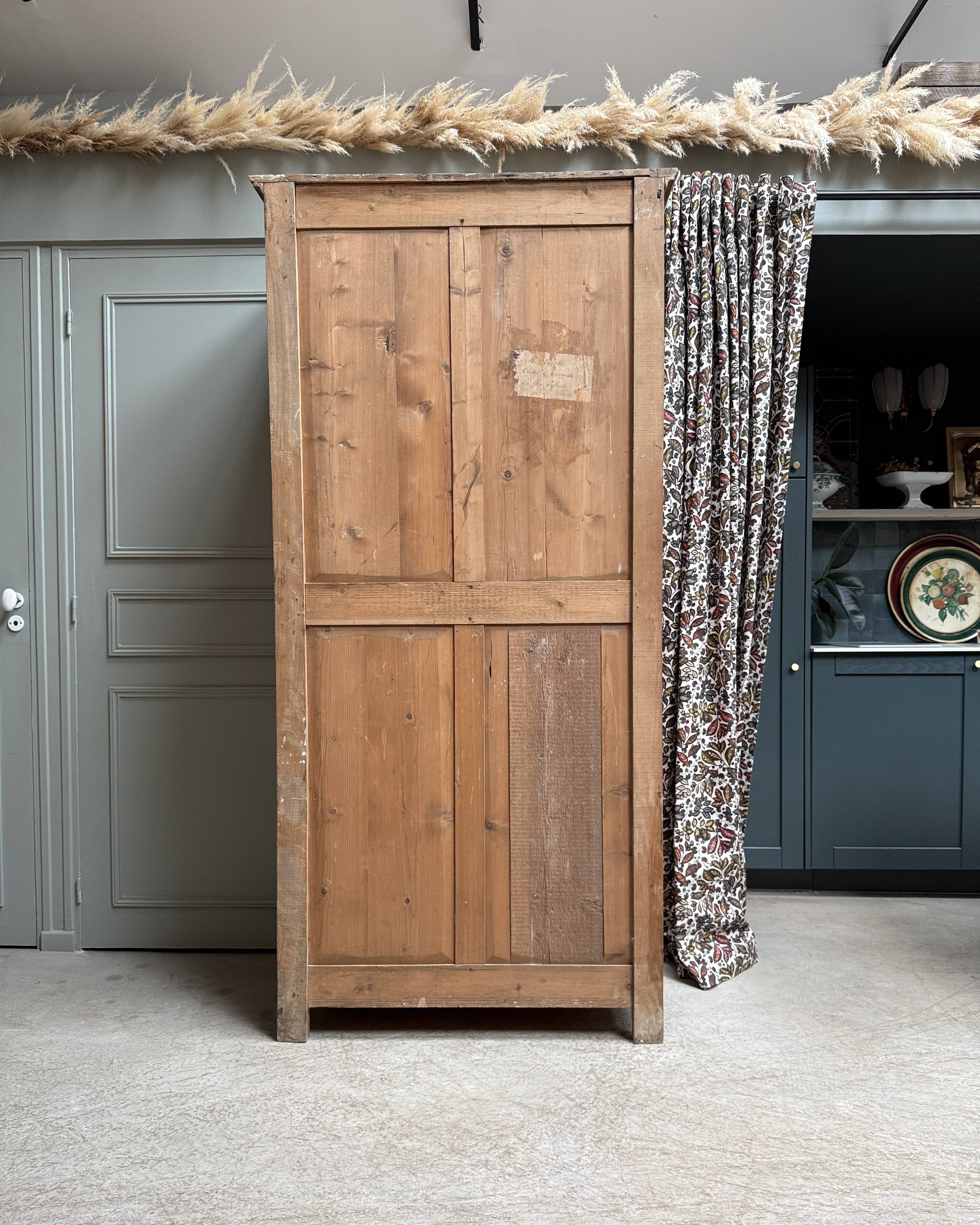 Parisian wardrobe with hanging space (renovated)