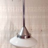 Suspension style Bauhaus métal chromé et globe opaline - années 20/30