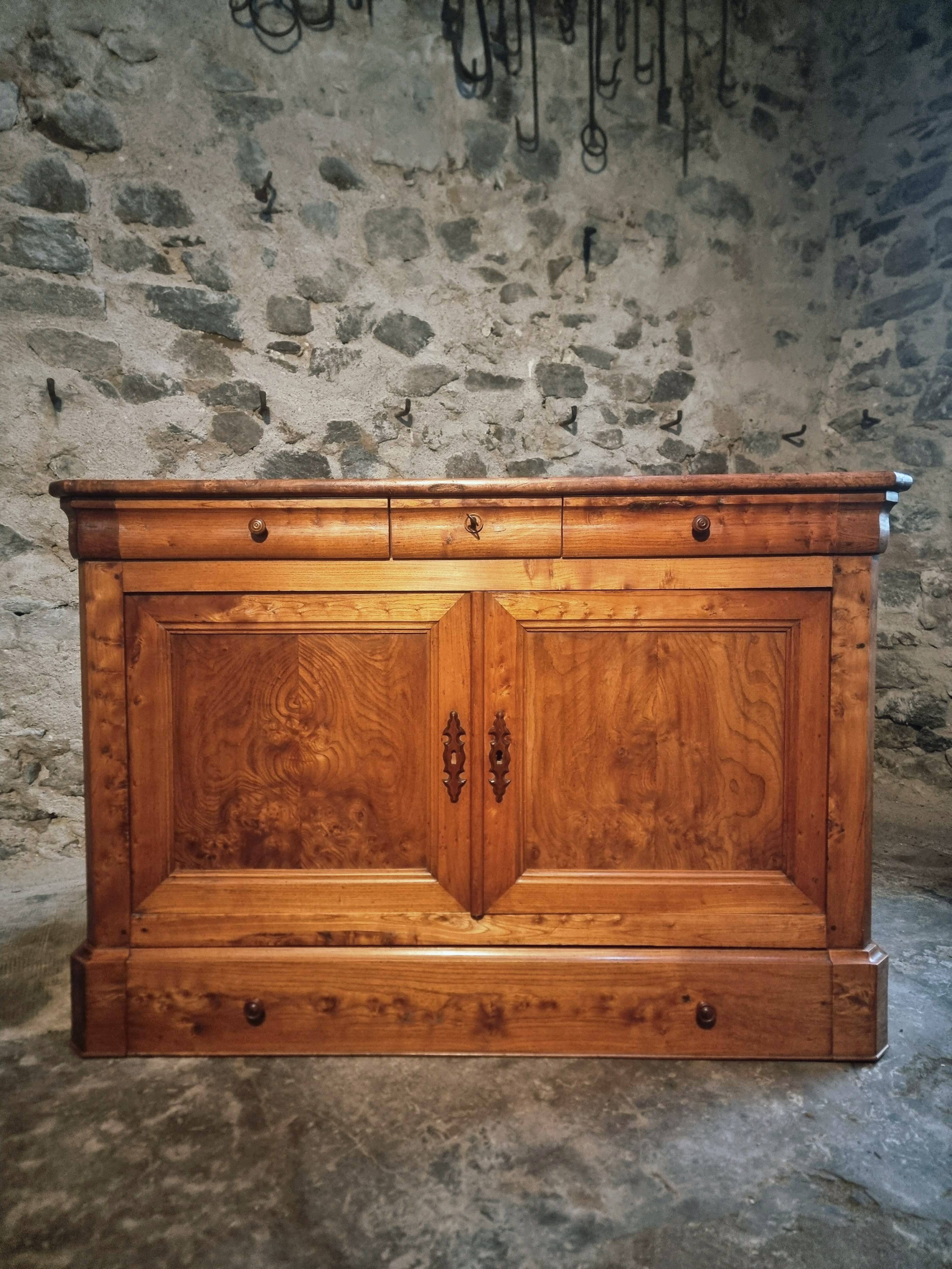 French buffet from the 19th century in elm with drawers – Louis Philippe period