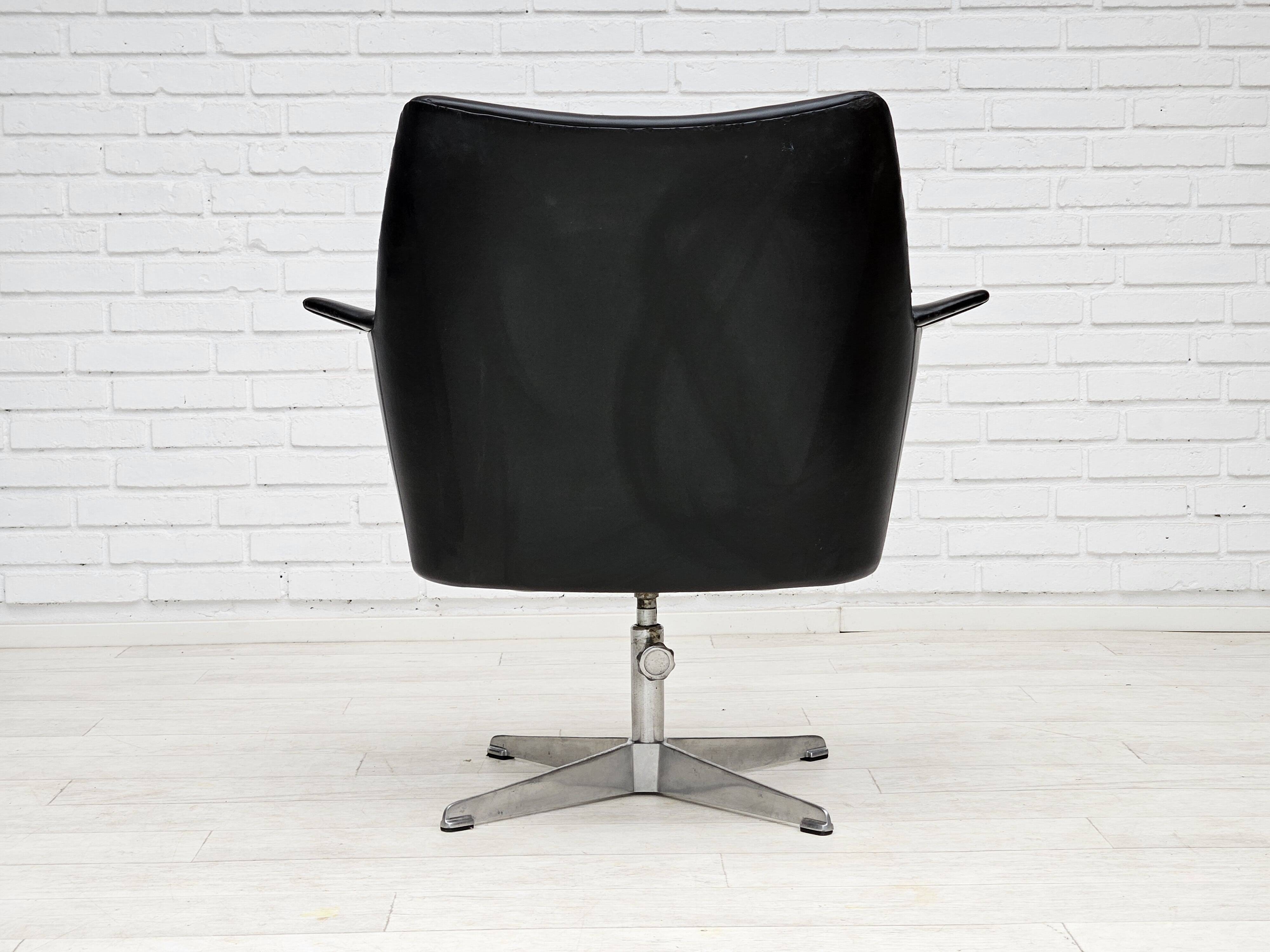 1960s, scandinavian design, swivel chair, original condition, artificial leather, cast aluminum base