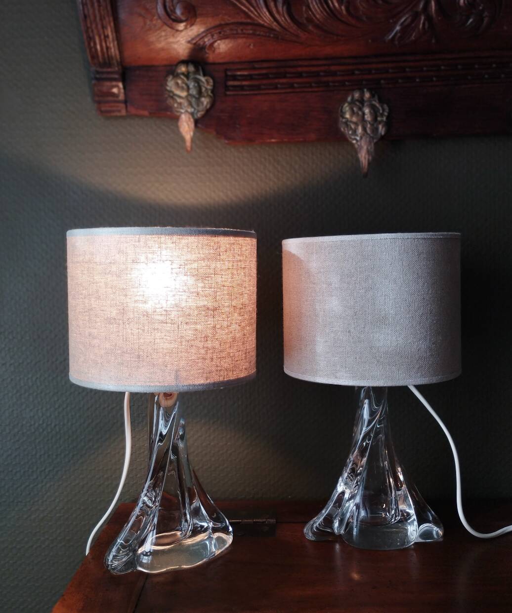 Pair of table lamps - Twisted transparent glass bases from the 1950s - Hemp shades