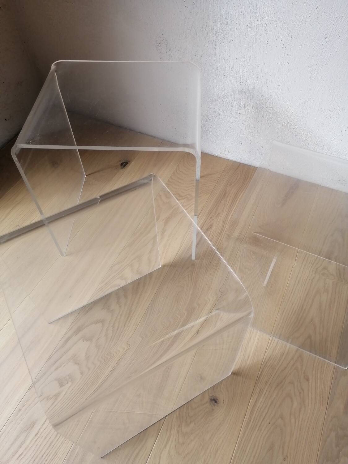 3 nesting tables in plexiglass