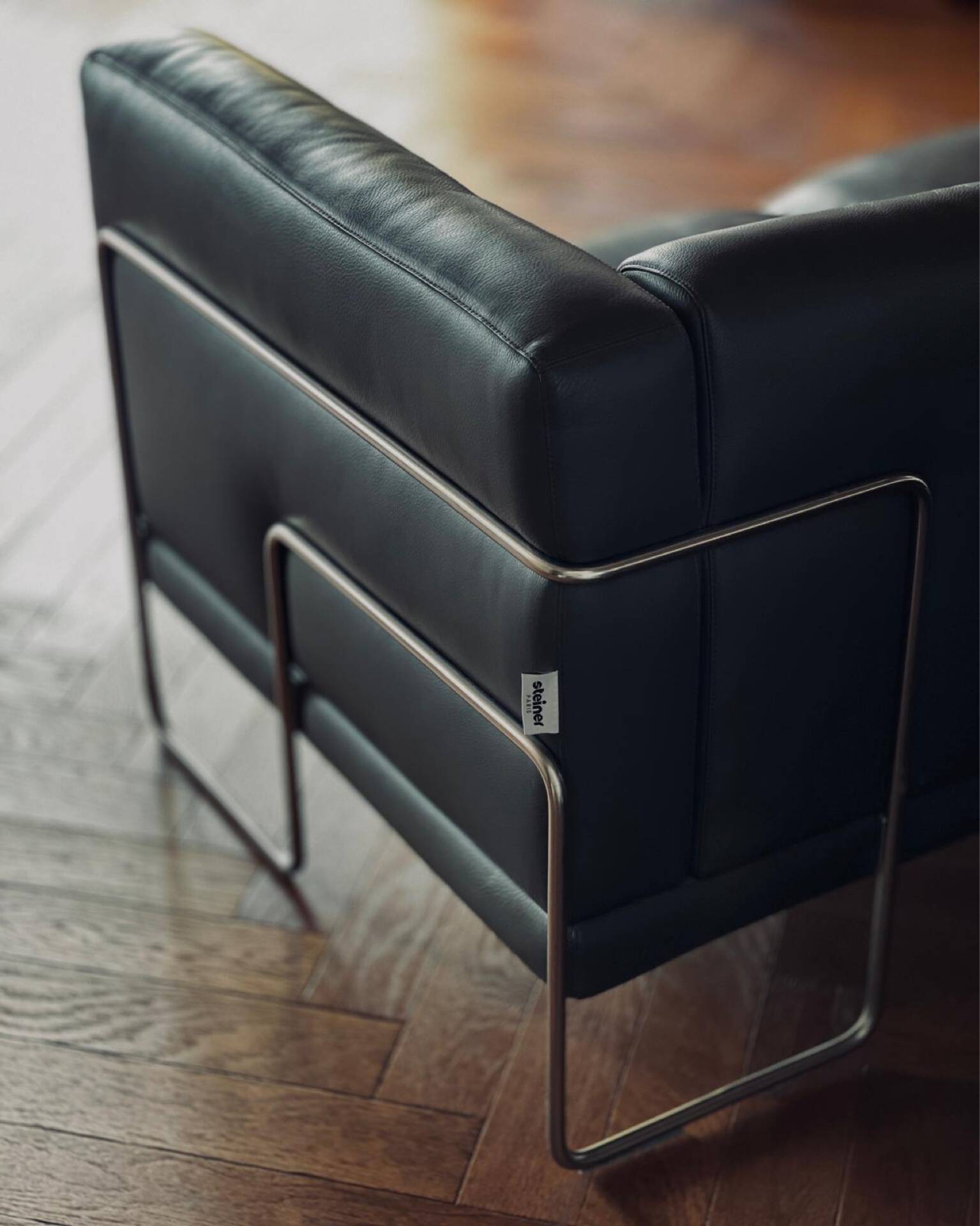Fauteuil cuir gris pen club steiner désigné 1970