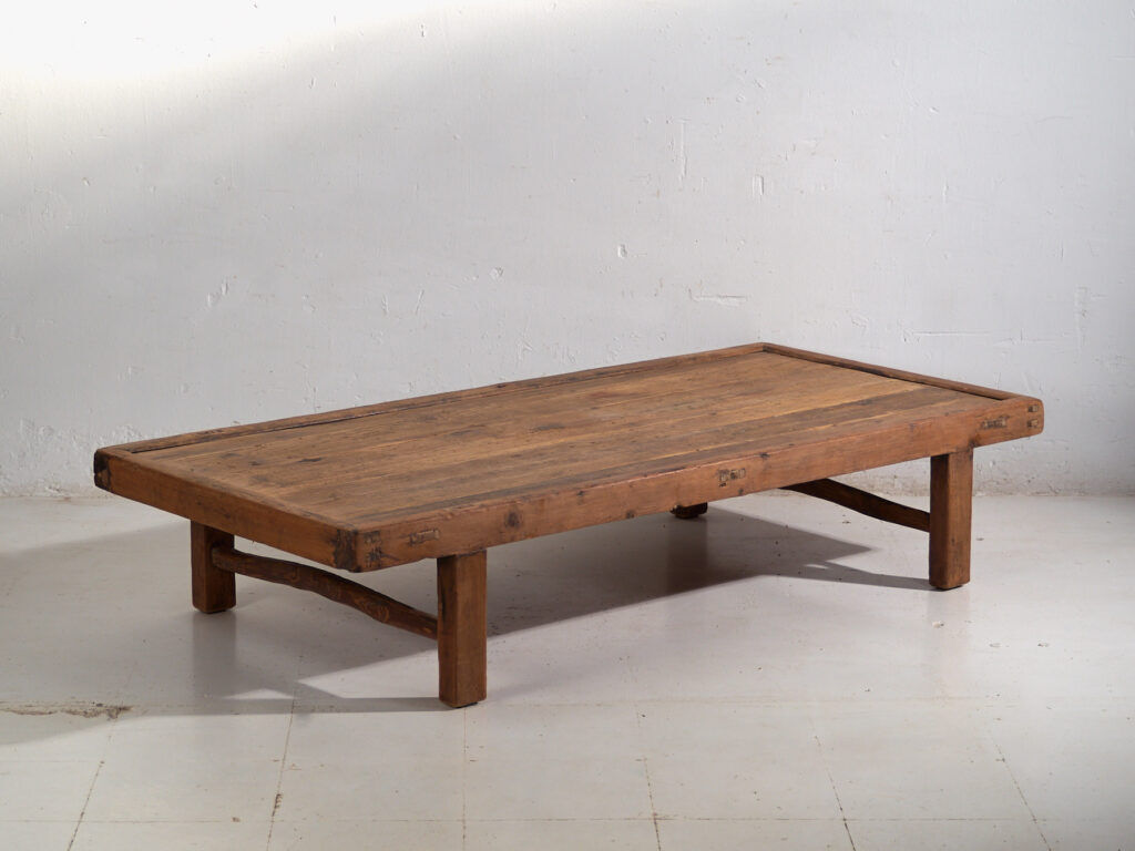 Kang table, antique pine wood – China, circa 1930