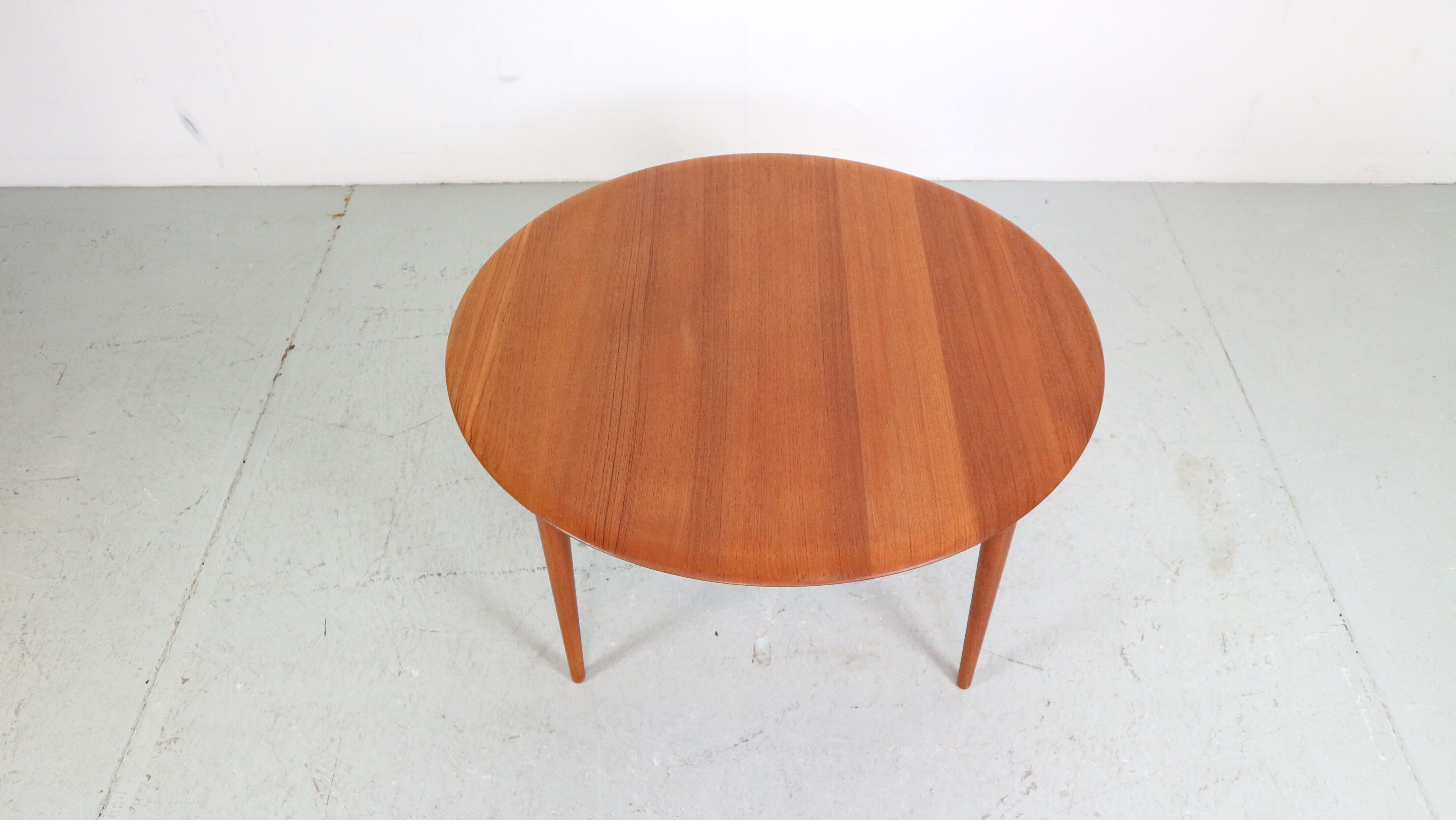 Peter Hvidt& Orla Mølgaard Nielsen Teak Round Coffee Table for France& Son, 1950