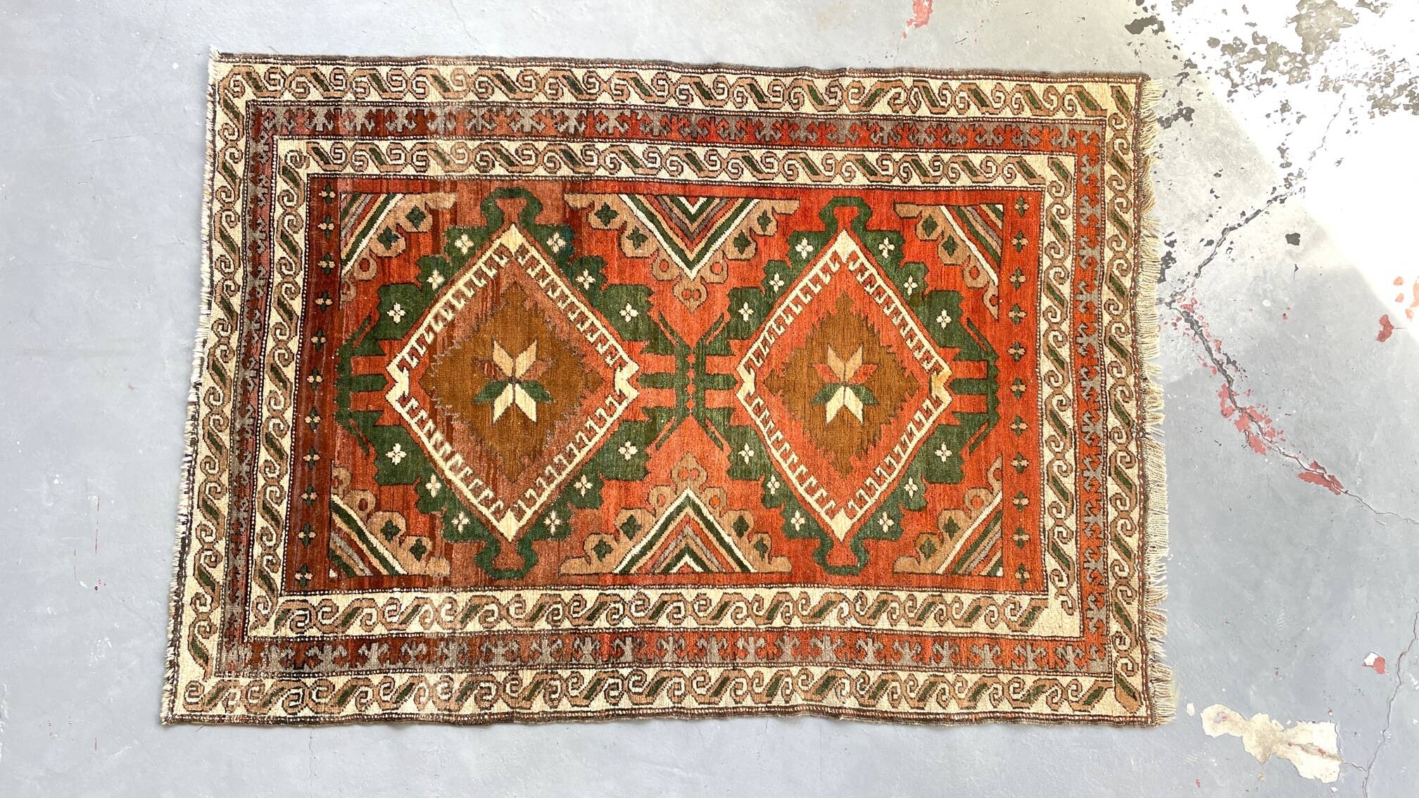 Vintage pure wool handcrafted oriental rug - 143cm x 208cm
