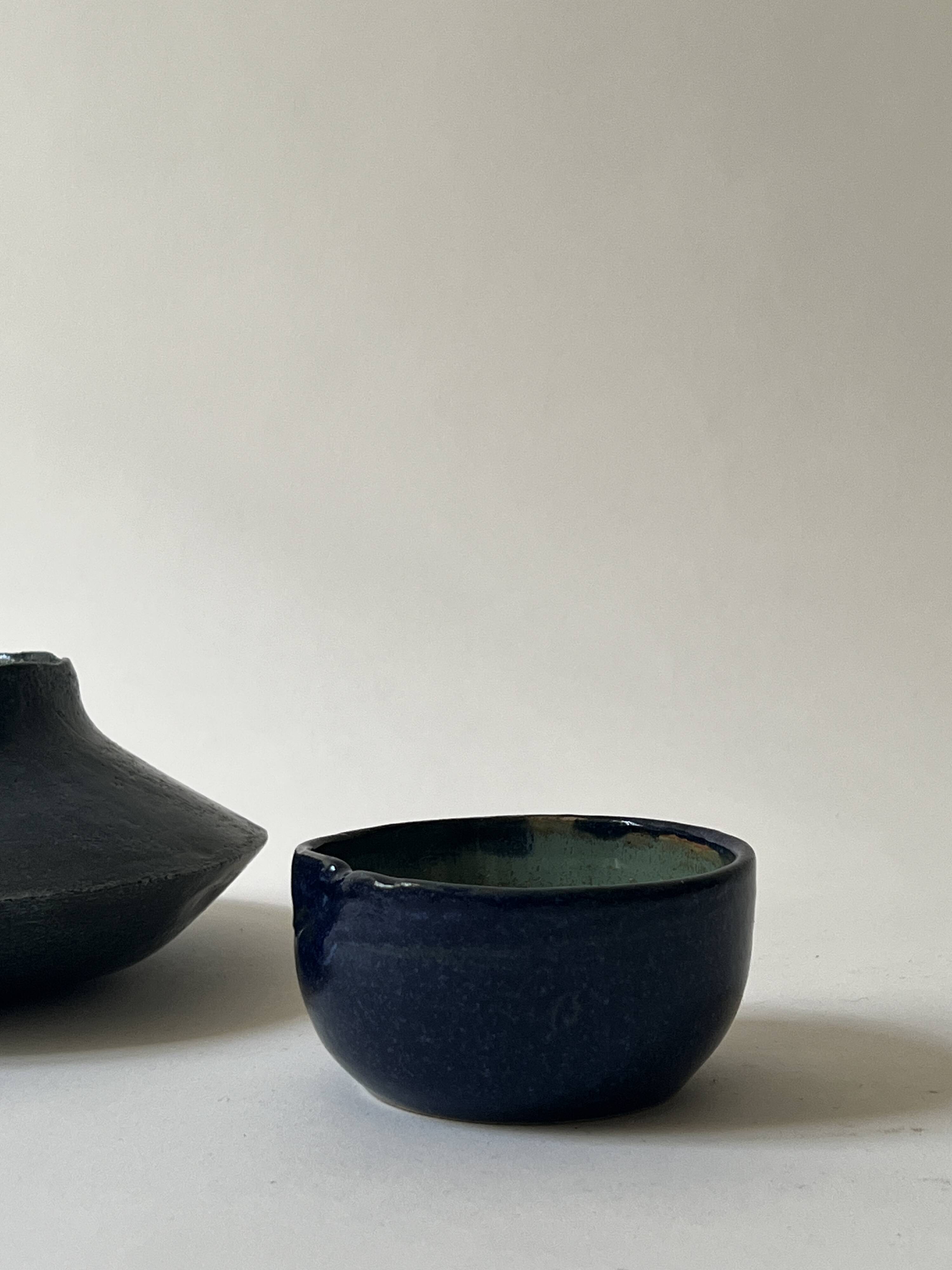 Glazed ceramic bowl/trinket dish, signed