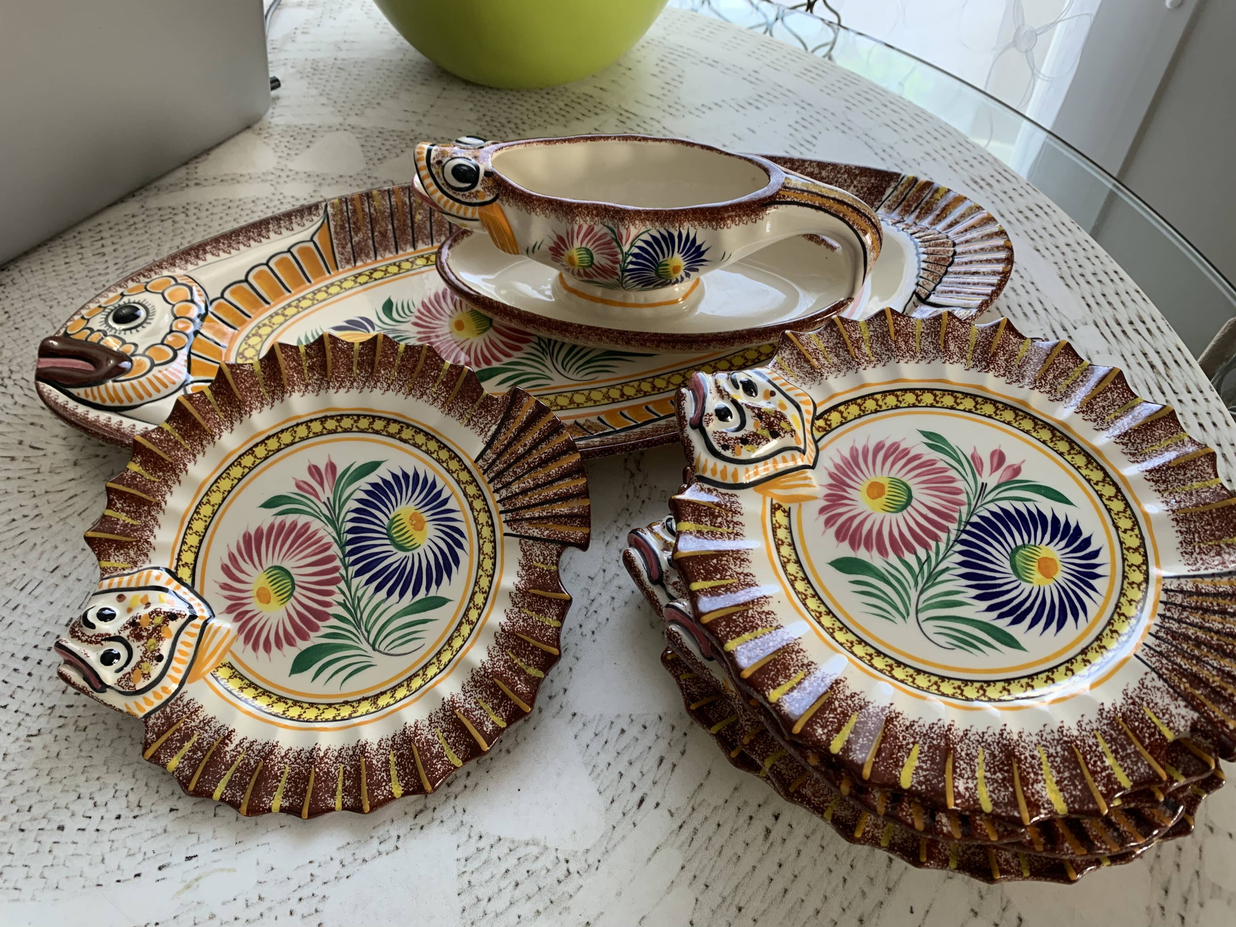 Henriot Quimper fish service: 12 plates, 1 dish and a sauce boat