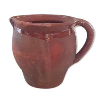 Small pitcher in varnished sandstone