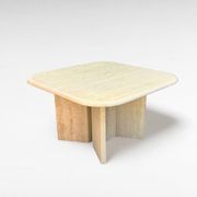 Table basse carrée en travertin aux coins arrondis, Italie, années 1970