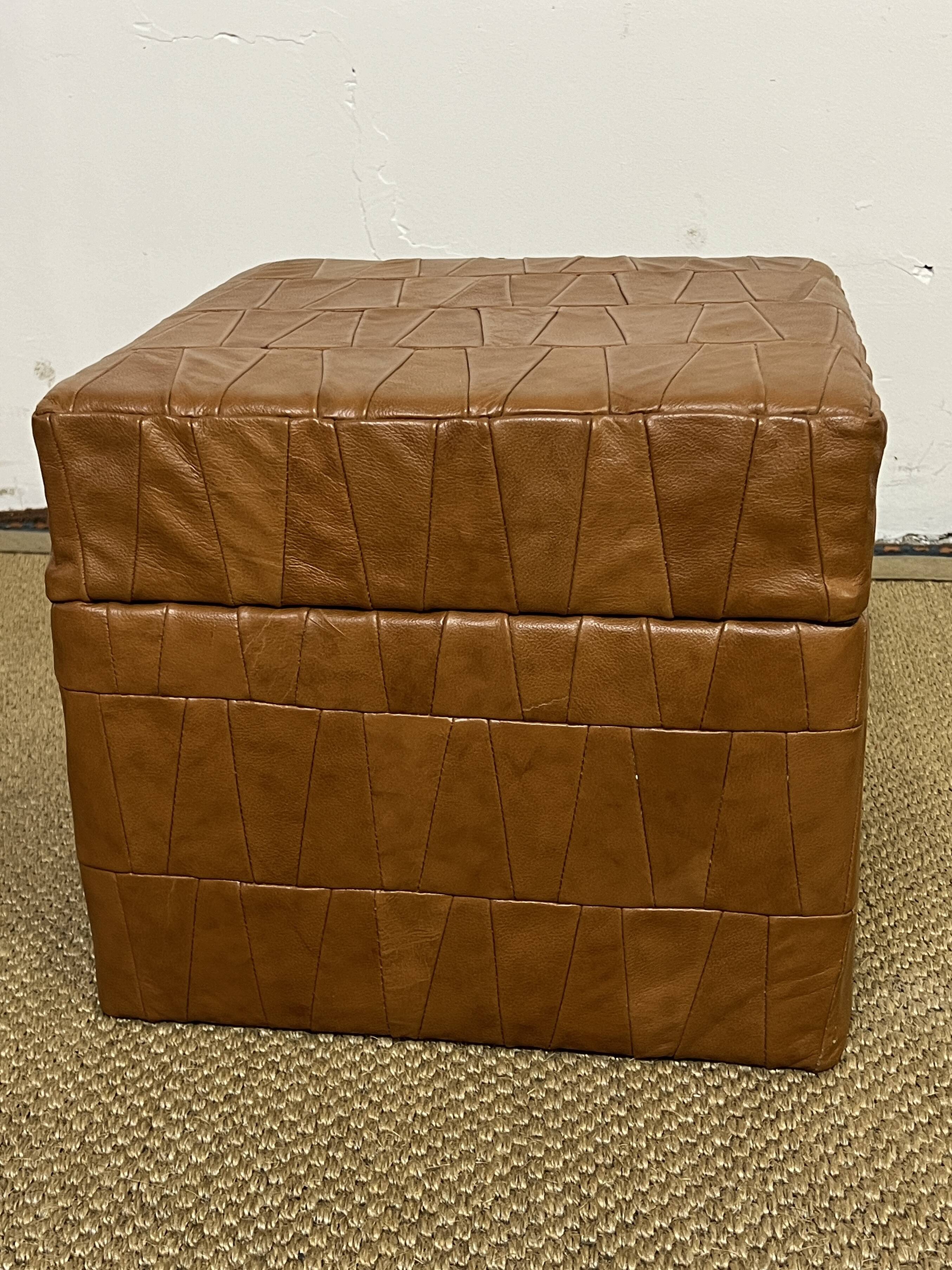 Vintage Sede leather pouf with chest