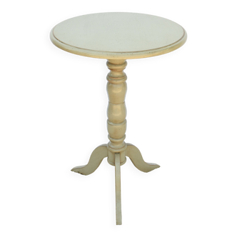Lacquered wooden pedestal table