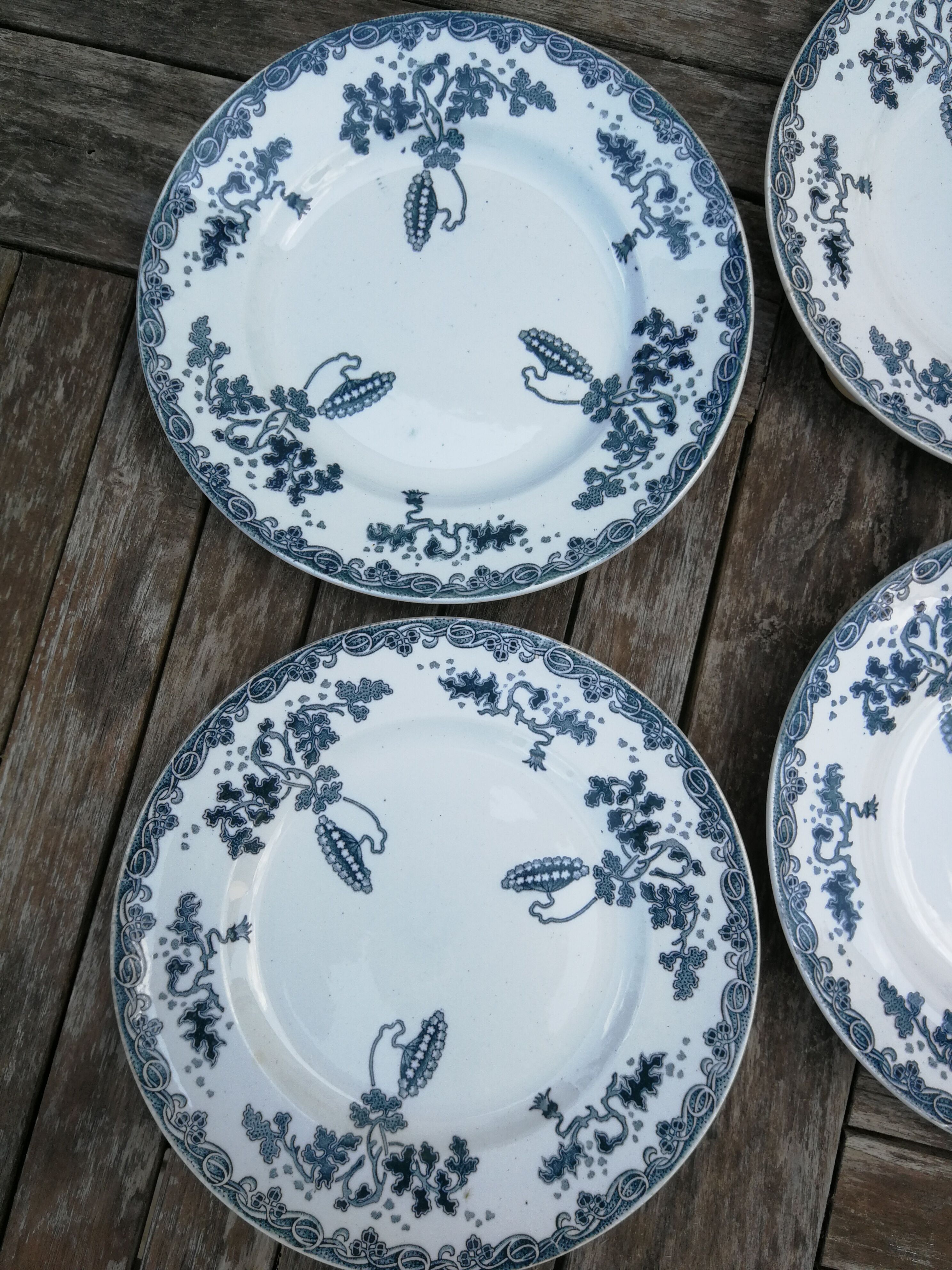 Set of 9 flat plates in iron earth St Amand and Hamage
