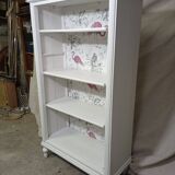 WARDROBE WITH WALLPAPER