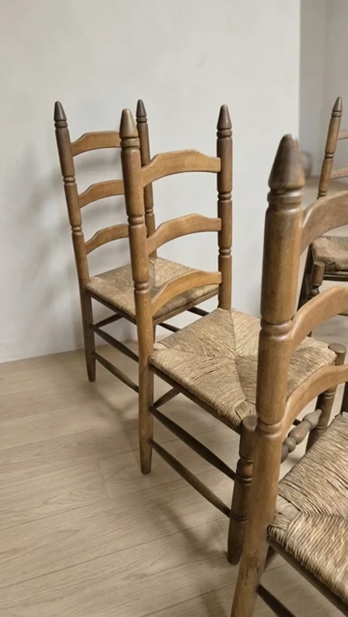 Set of 6 vintage wooden ladder-back dining chairs with woven seats, 20th century, 105 × 38 cm