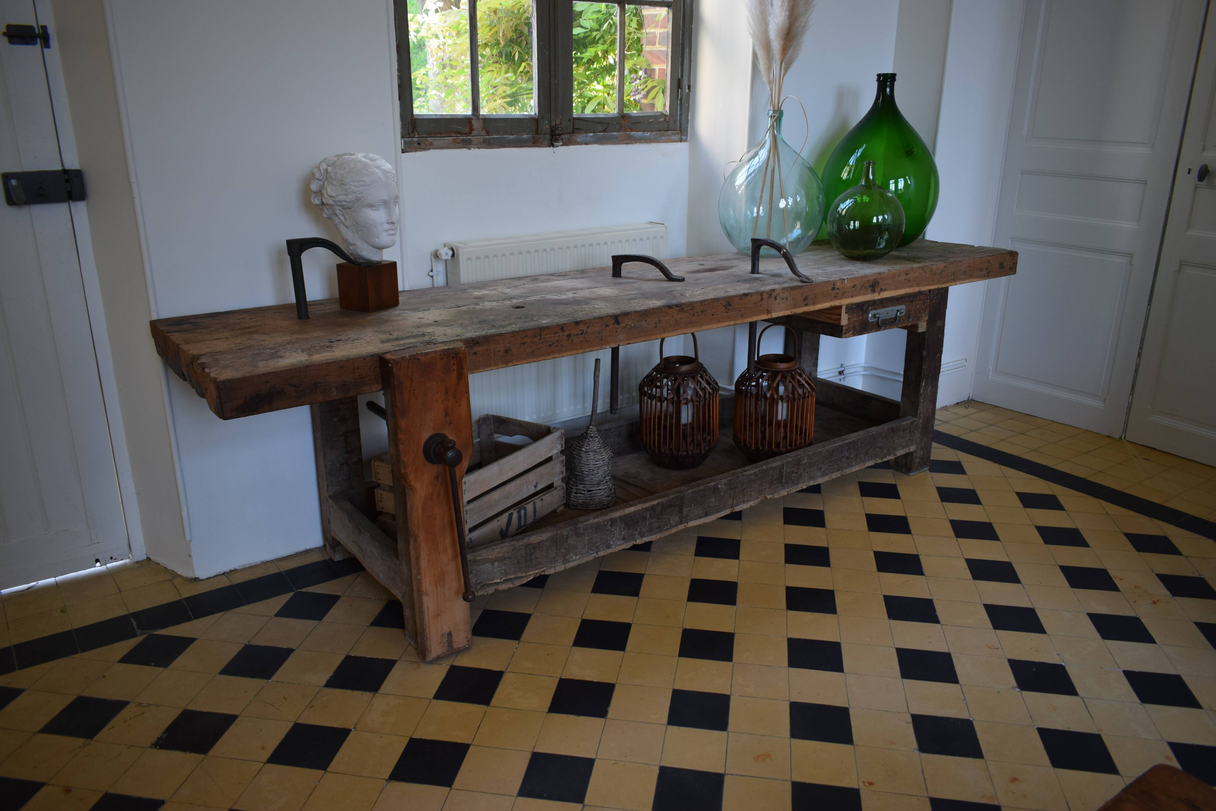 Carpenter's establishment 3 meters