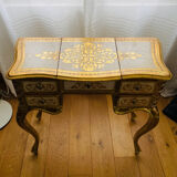 Venetian dresser from the 1960s/70s in carved wood with floral motifs.