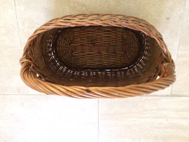 Panier ancien en osier tressé