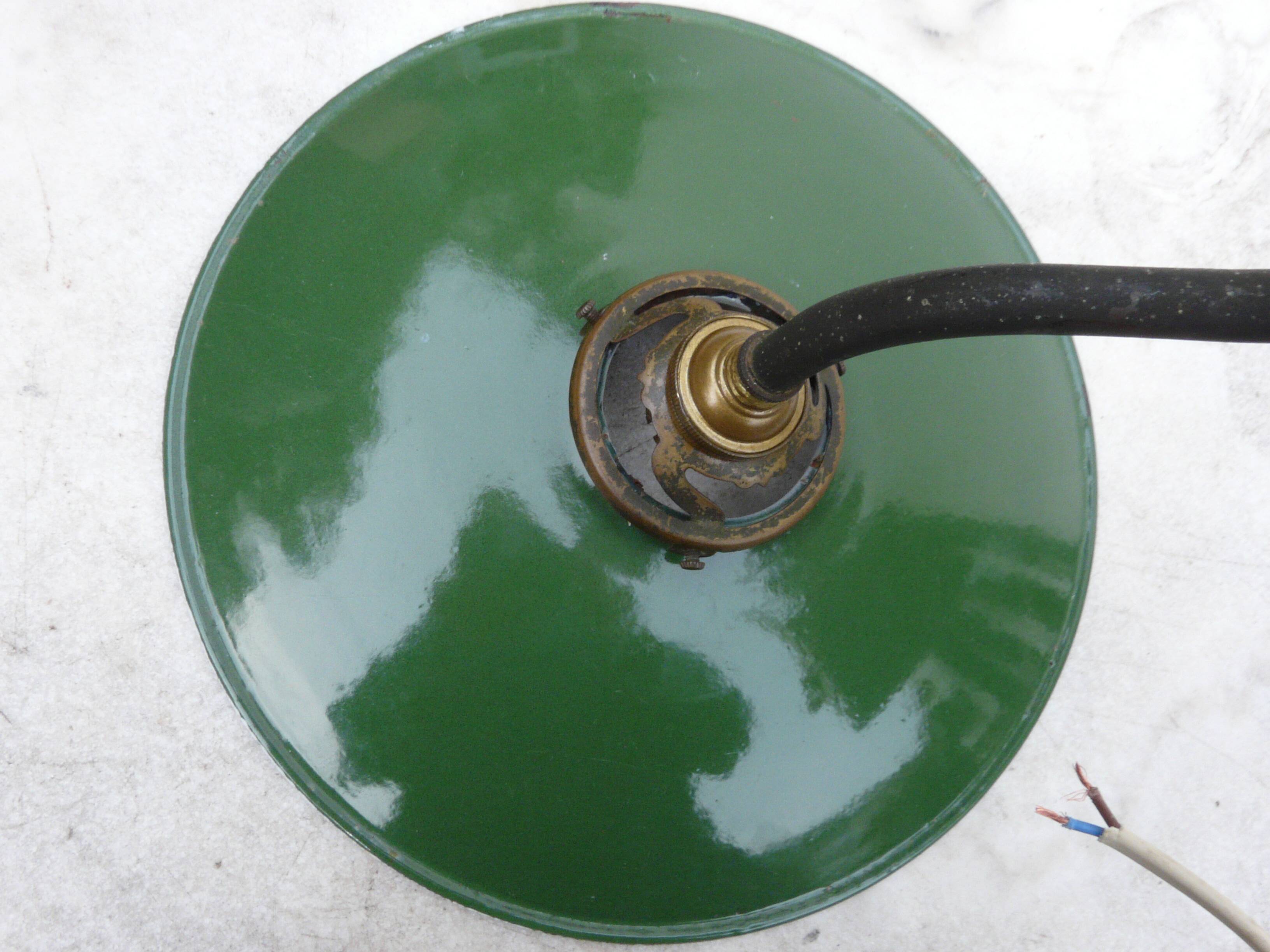 Industrial wall light in enameled sheet metal, swan neck, porcelain base