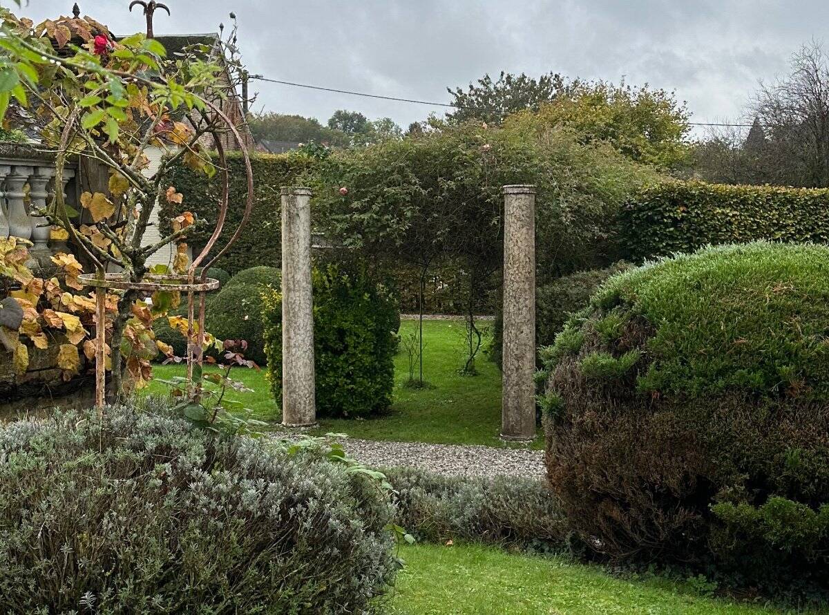 Pair of istrian stone columns, venice 16th century