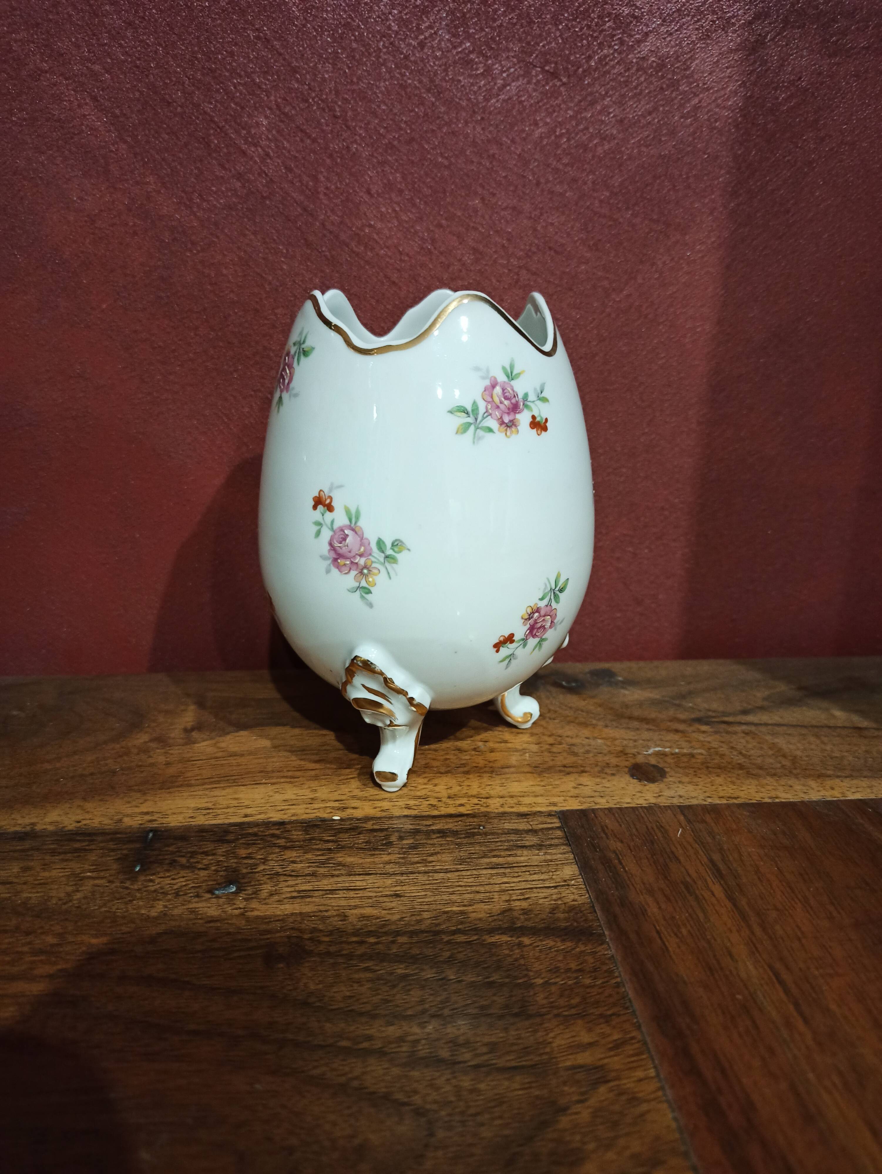 Egg vase in porksouthella